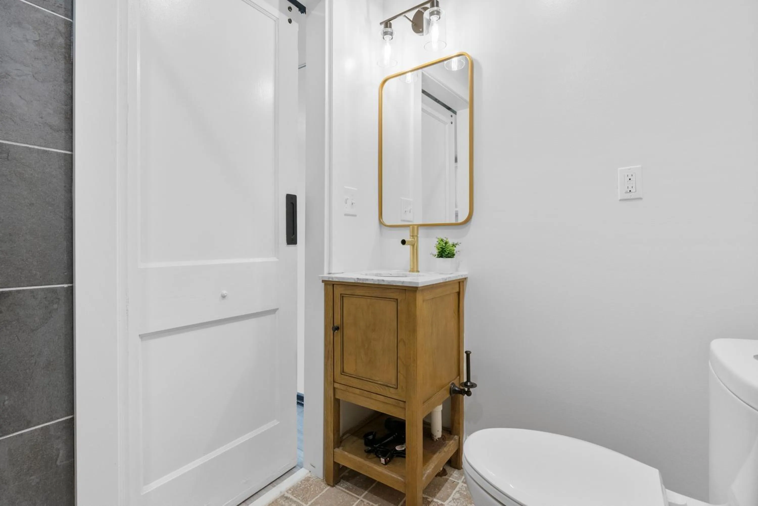 Bathroom in Urban Oasis Ed Sheeran Vibes 15 Mins Away