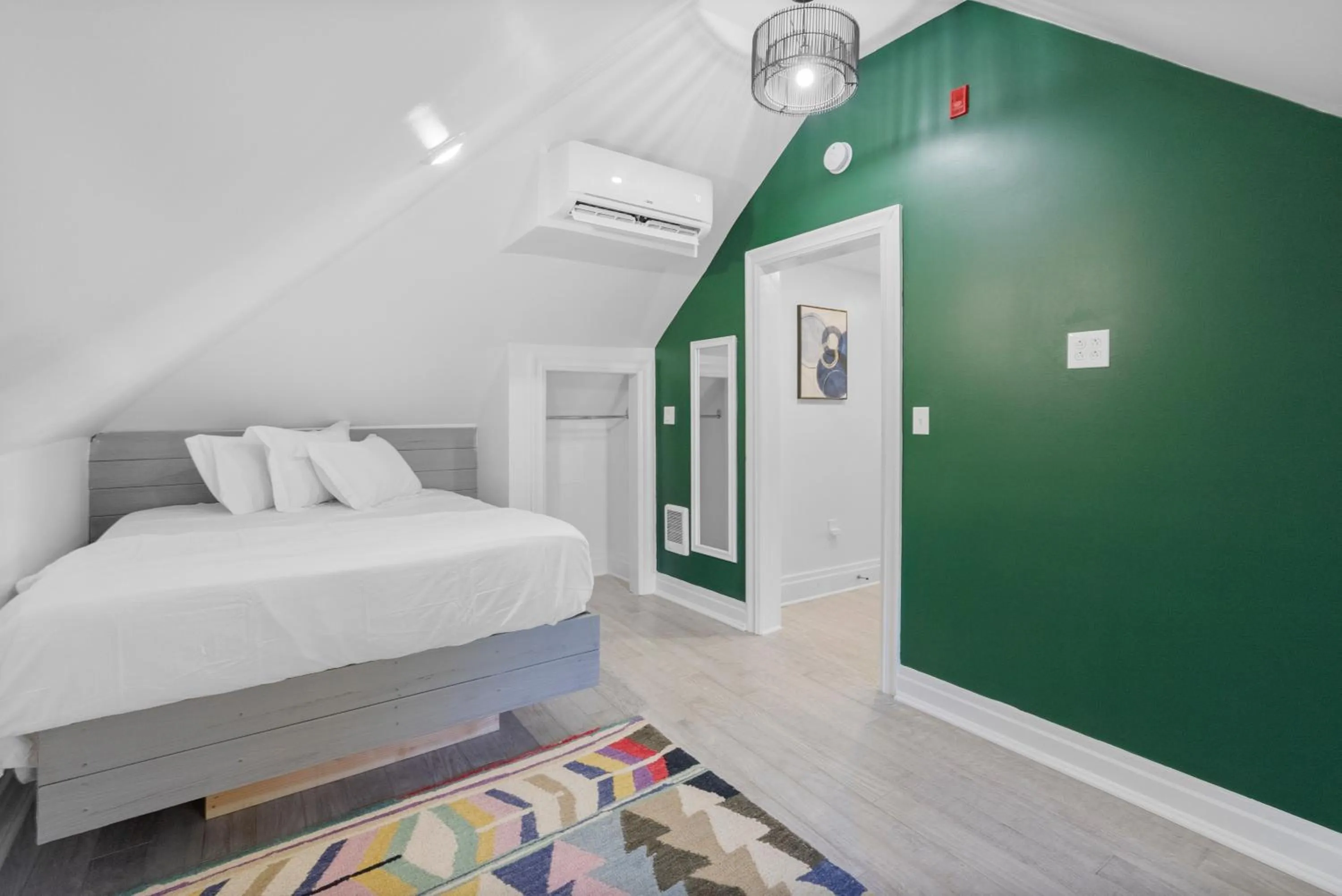 Bedroom, Bed in Urban Oasis Ed Sheeran Vibes 15 Mins Away