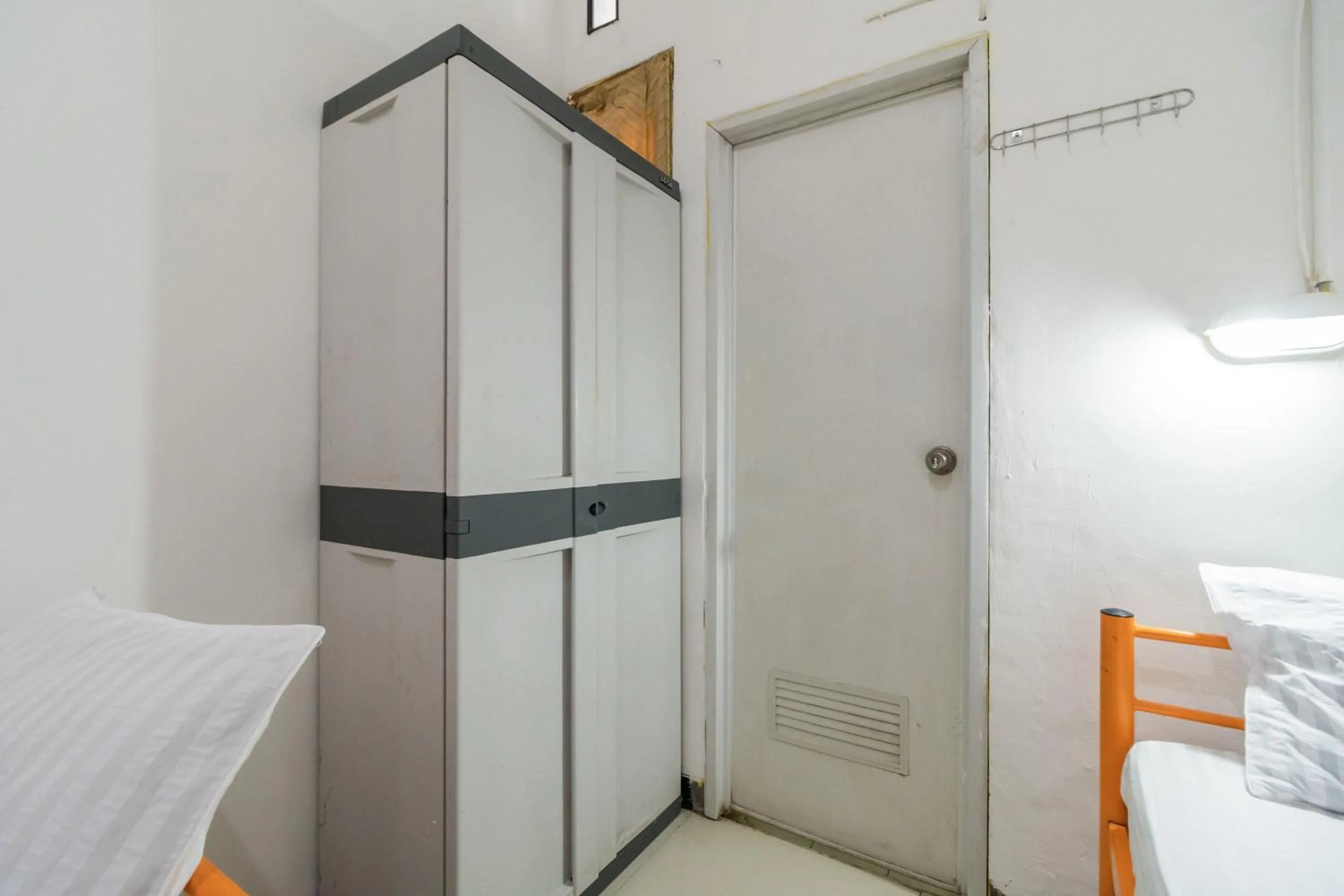 Bedroom, Bed in RedDoorz near Terminal Bubulak Bogor