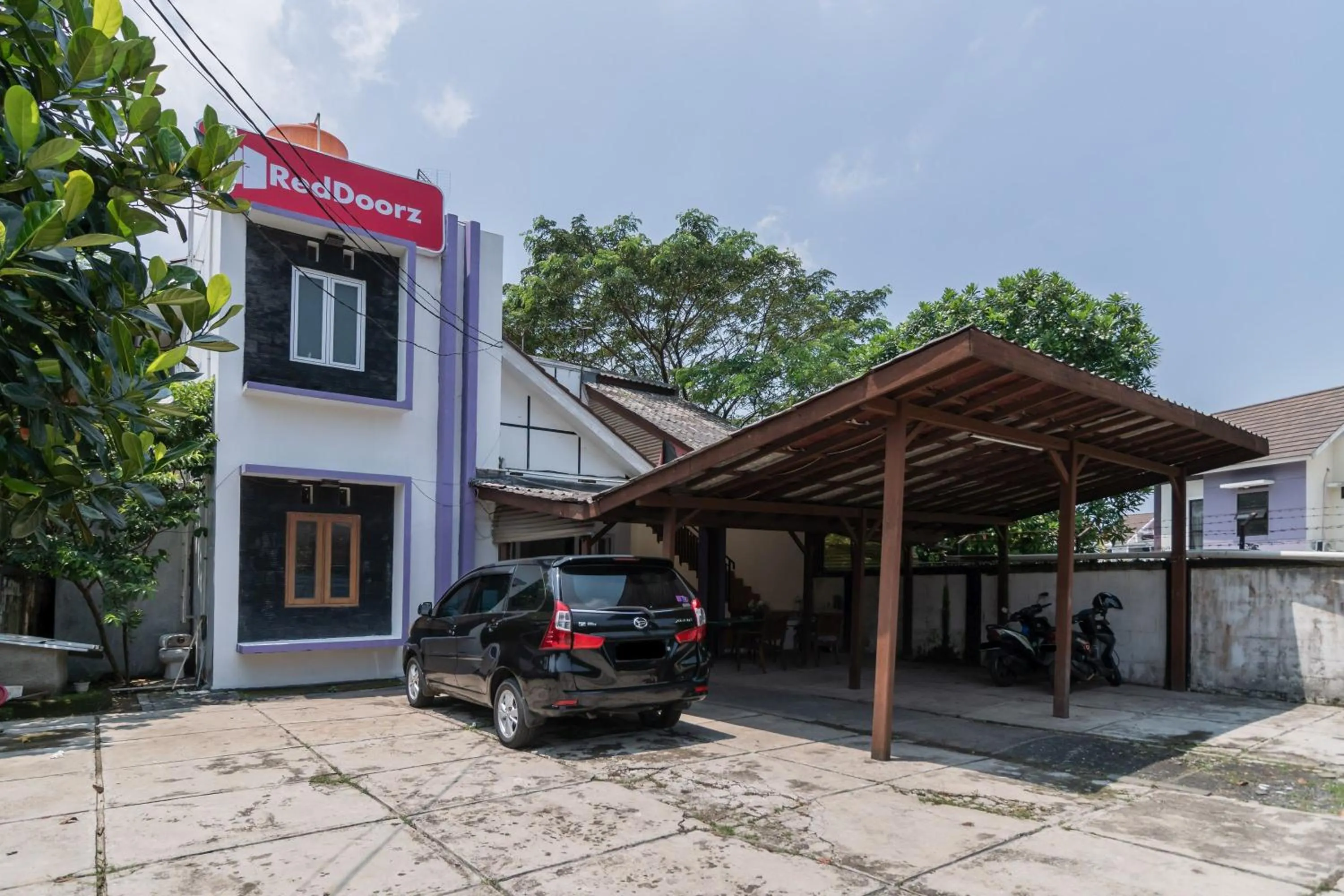 Property building in RedDoorz near Terminal Bubulak Bogor