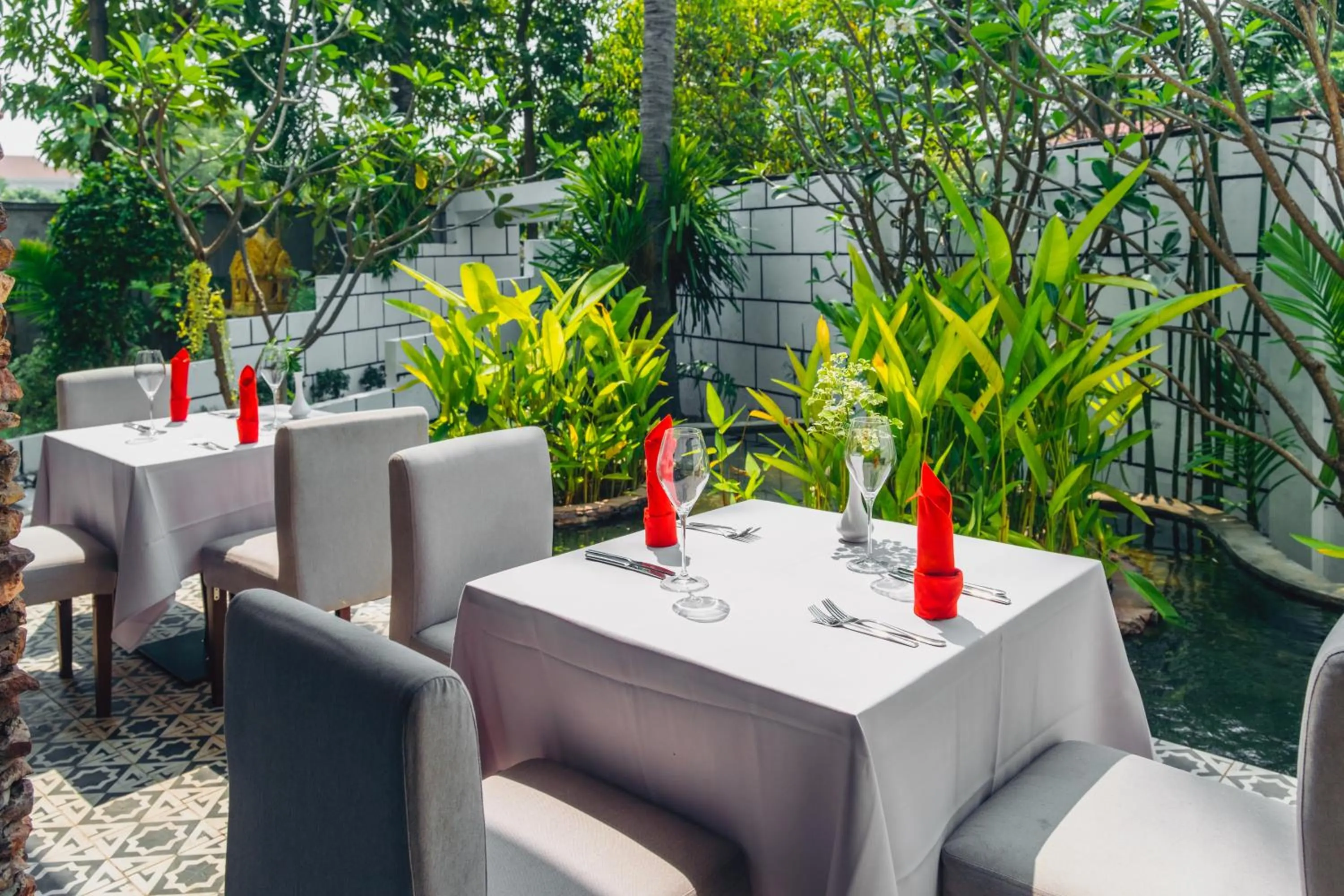 Dining area in Bopha Watbo Residence