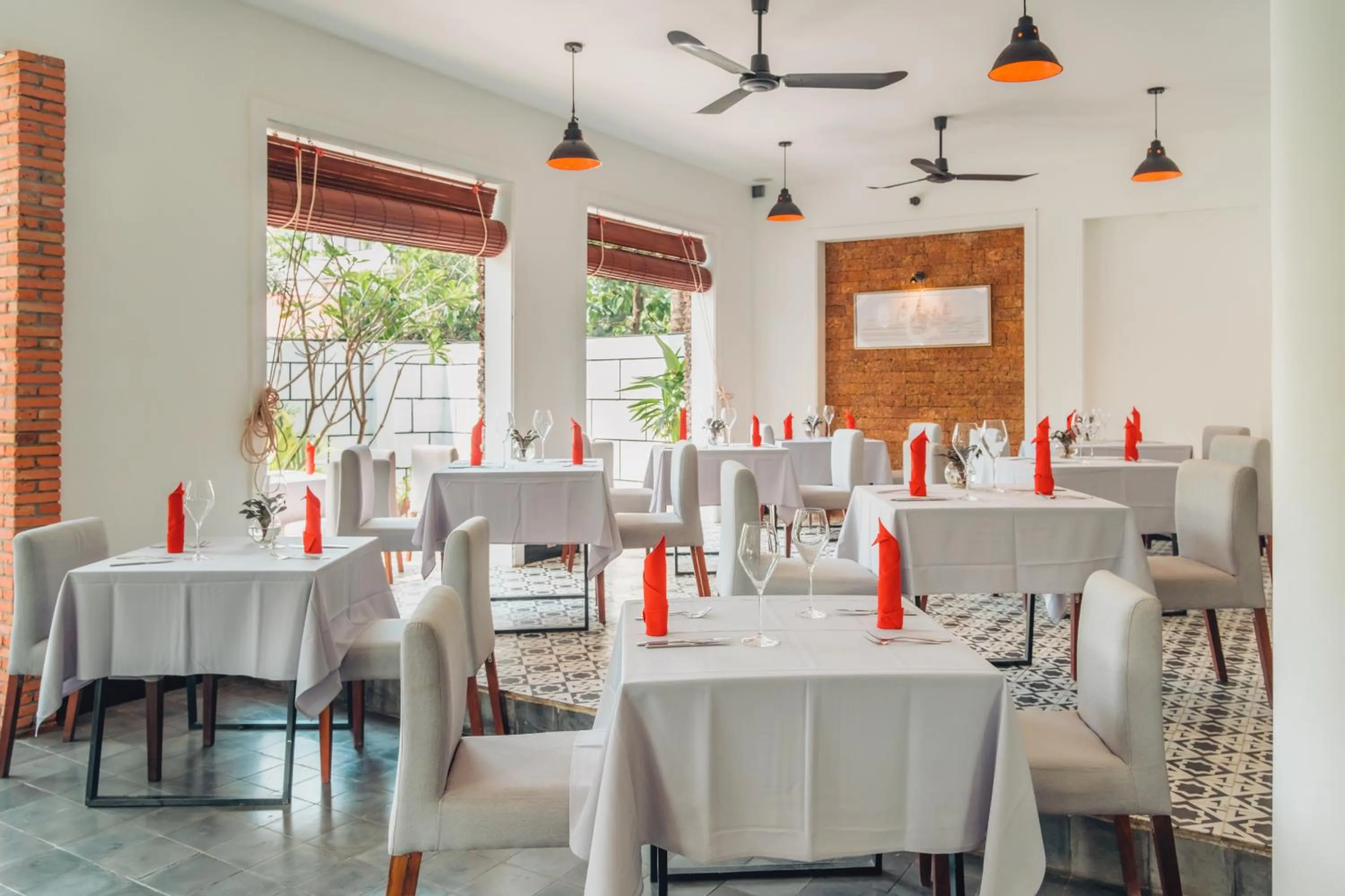 Restaurant/places to eat in Bopha Watbo Residence