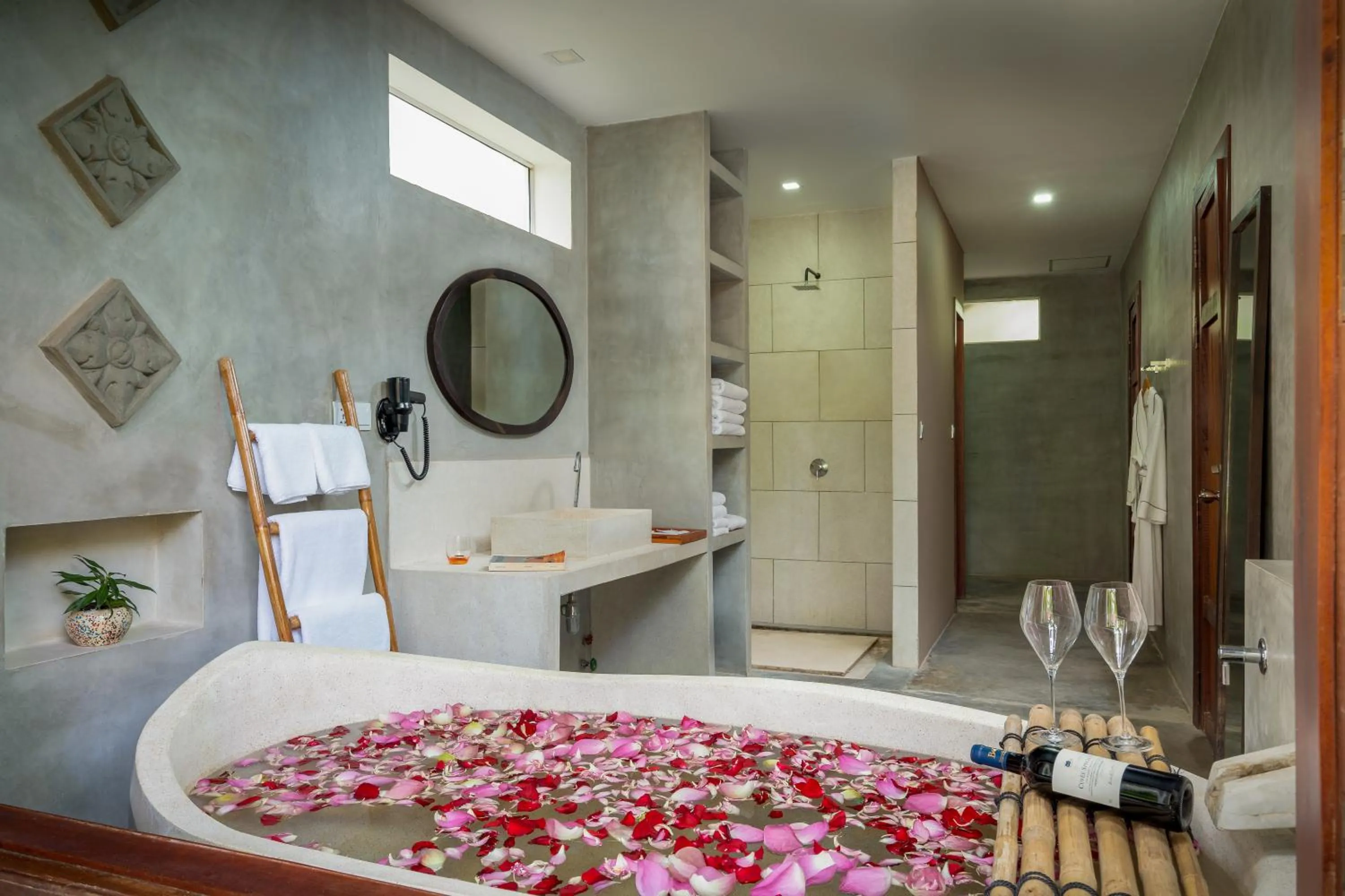 Hot Tub in Bopha Watbo Residence