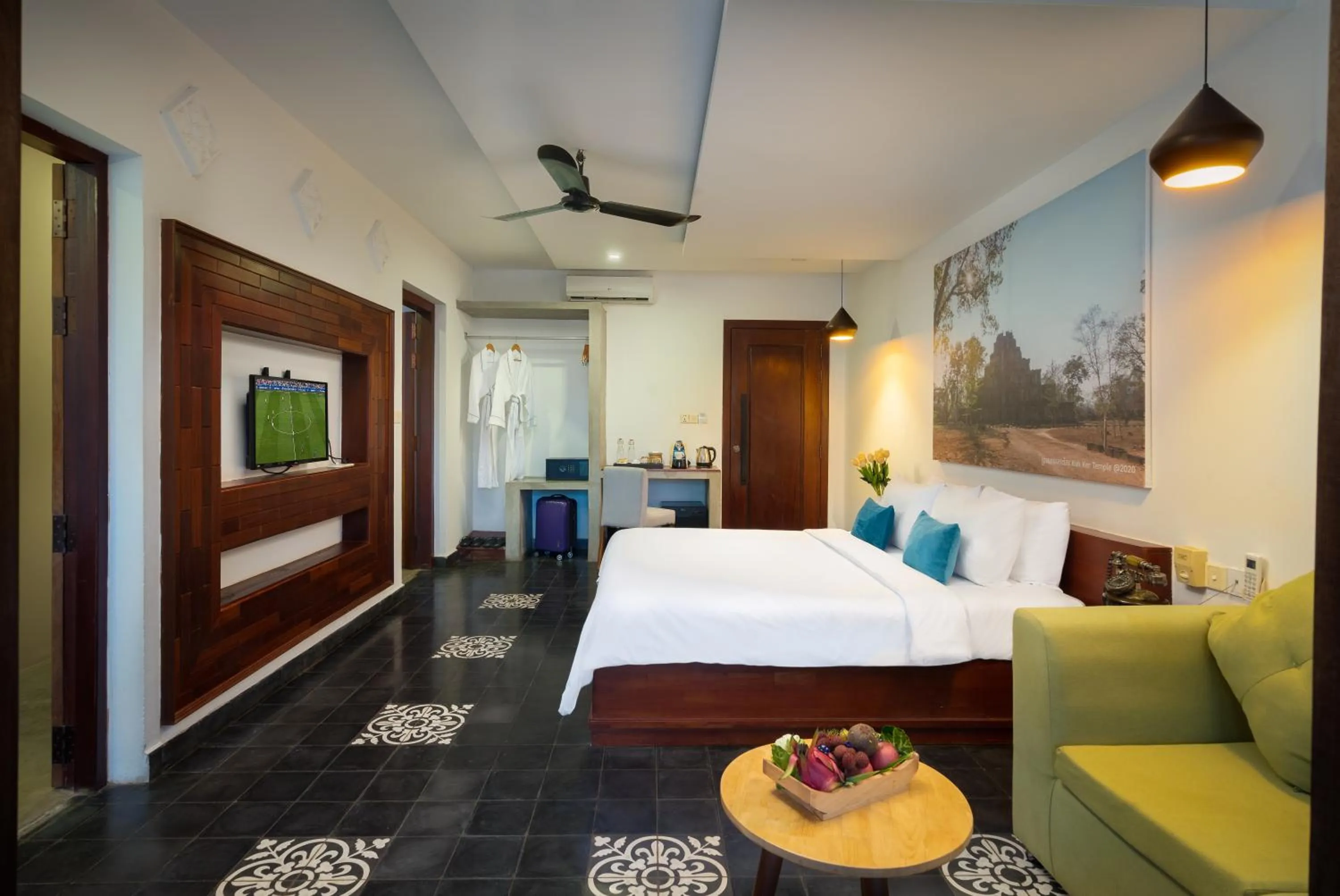 View (from property/room), Bed in Bopha Watbo Residence