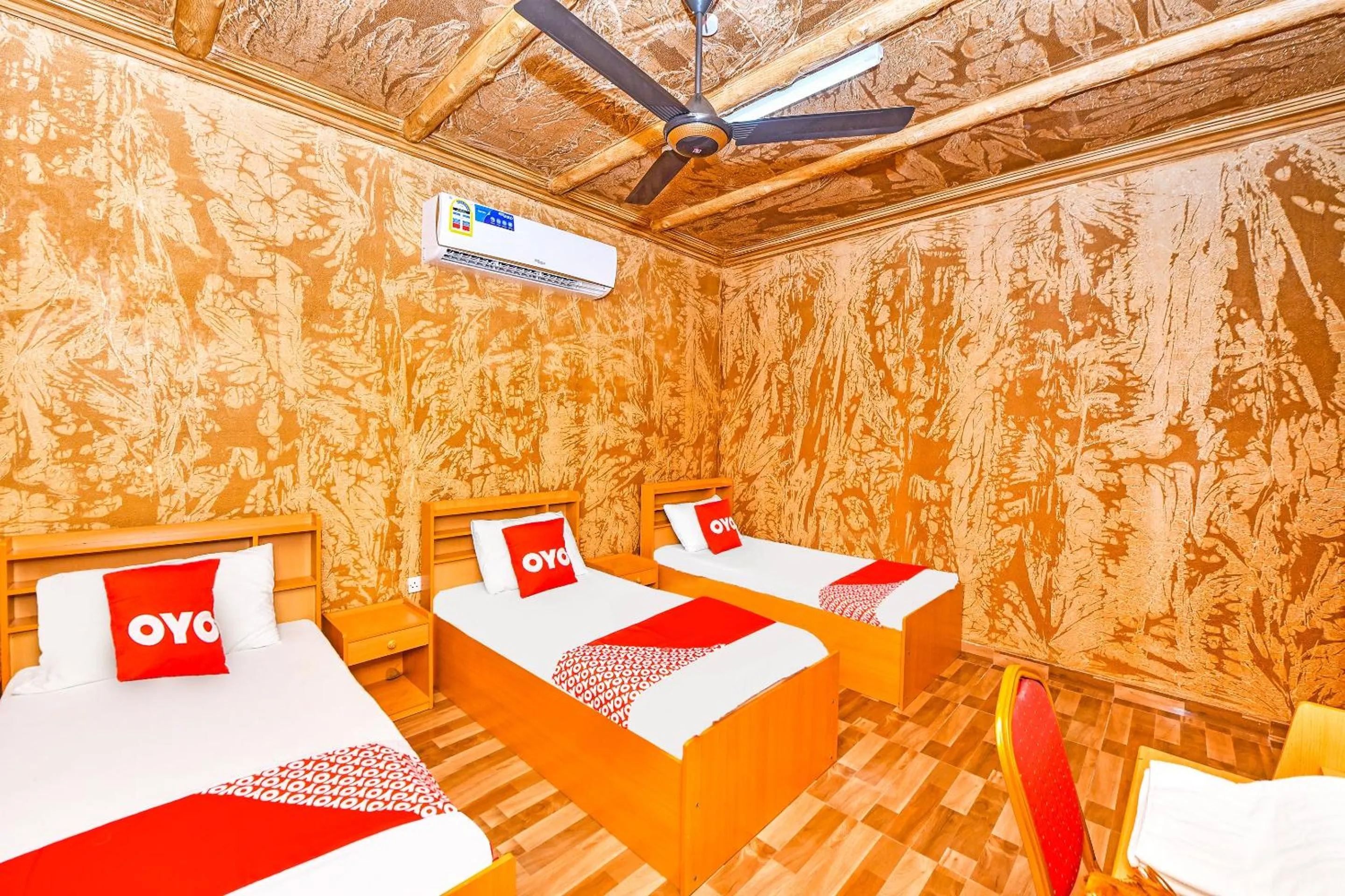 Bedroom, Bed in OYO 138 Gulf Sand Motel