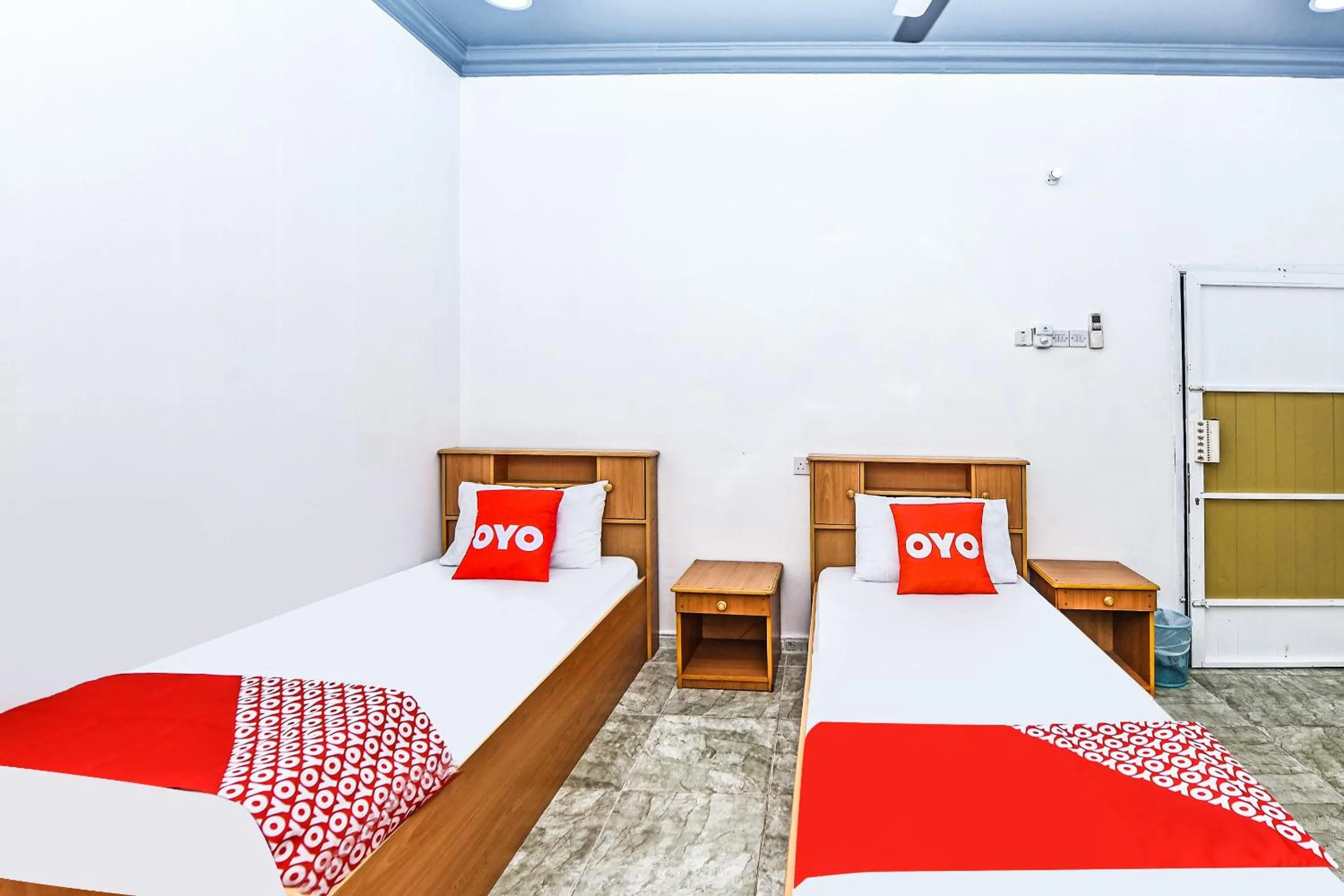 Bedroom, Bed in OYO 138 Gulf Sand Motel