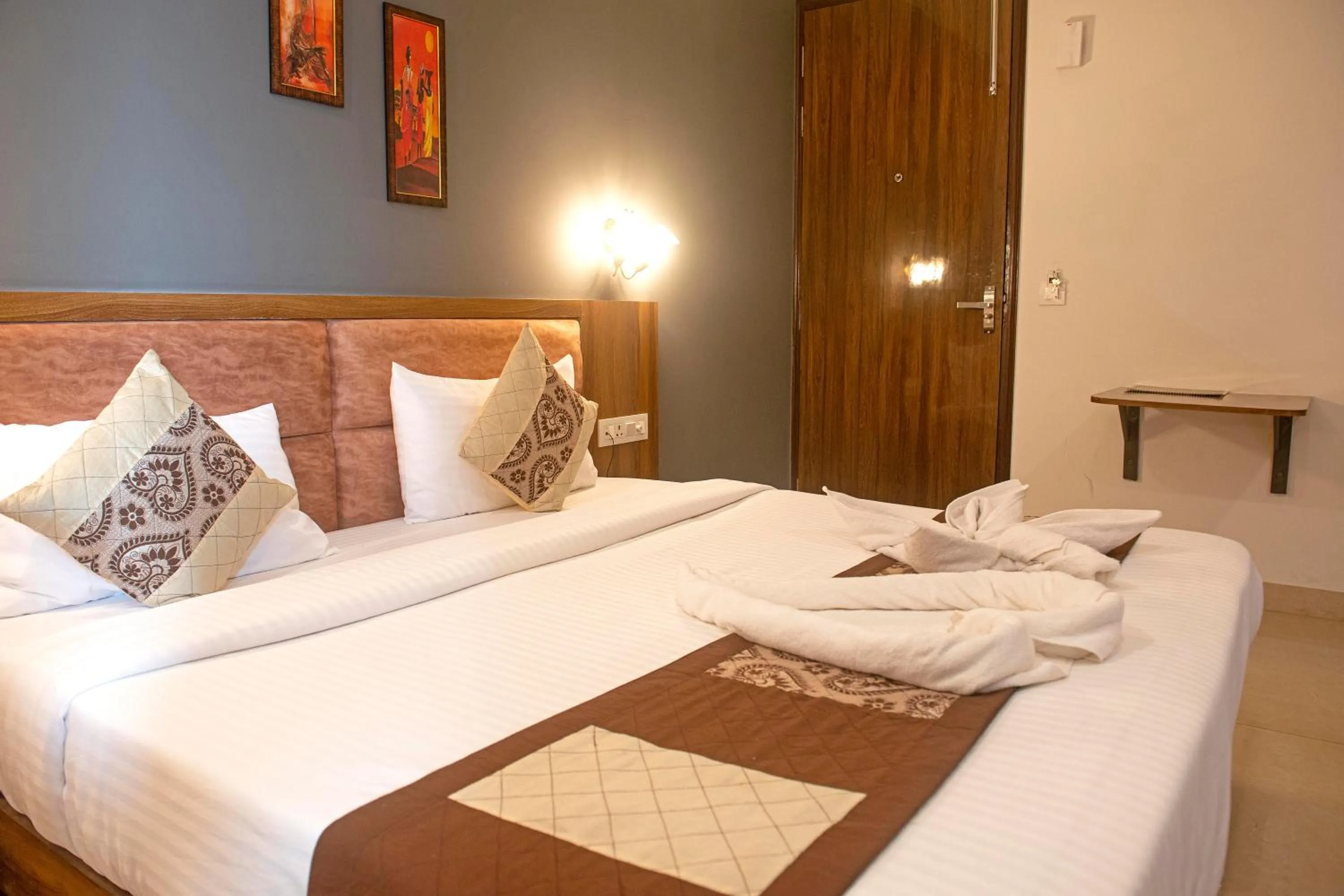 Bed in Posh Residency Artemis Hospital Road Gurgaon