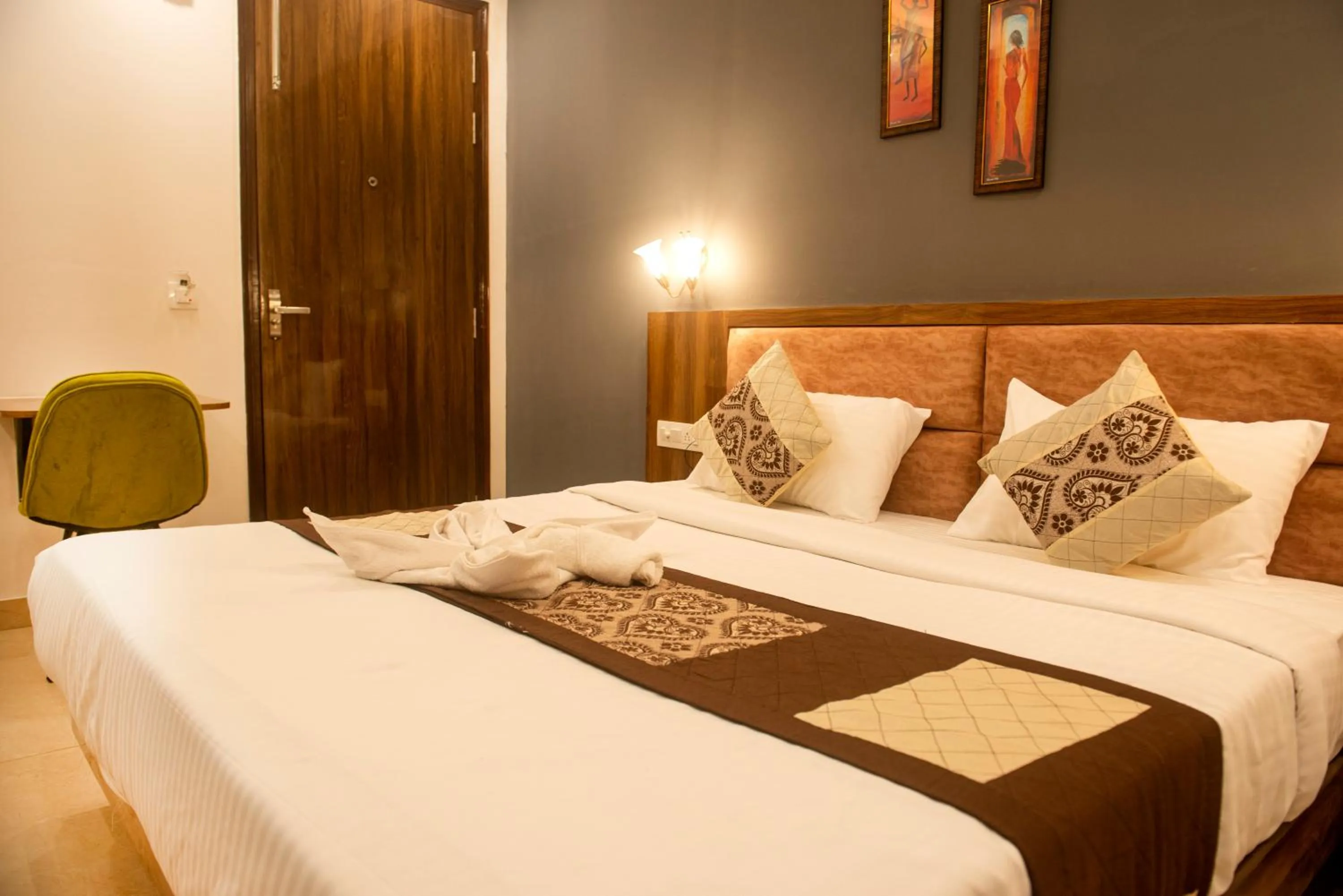 Bed in Posh Residency Artemis Hospital Road Gurgaon