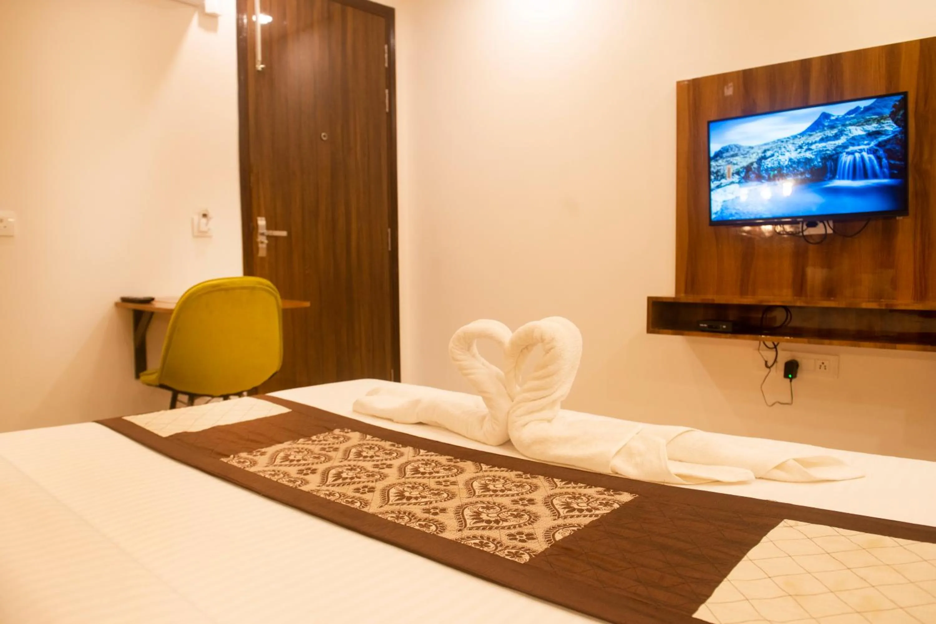 Bed in Posh Residency Artemis Hospital Road Gurgaon