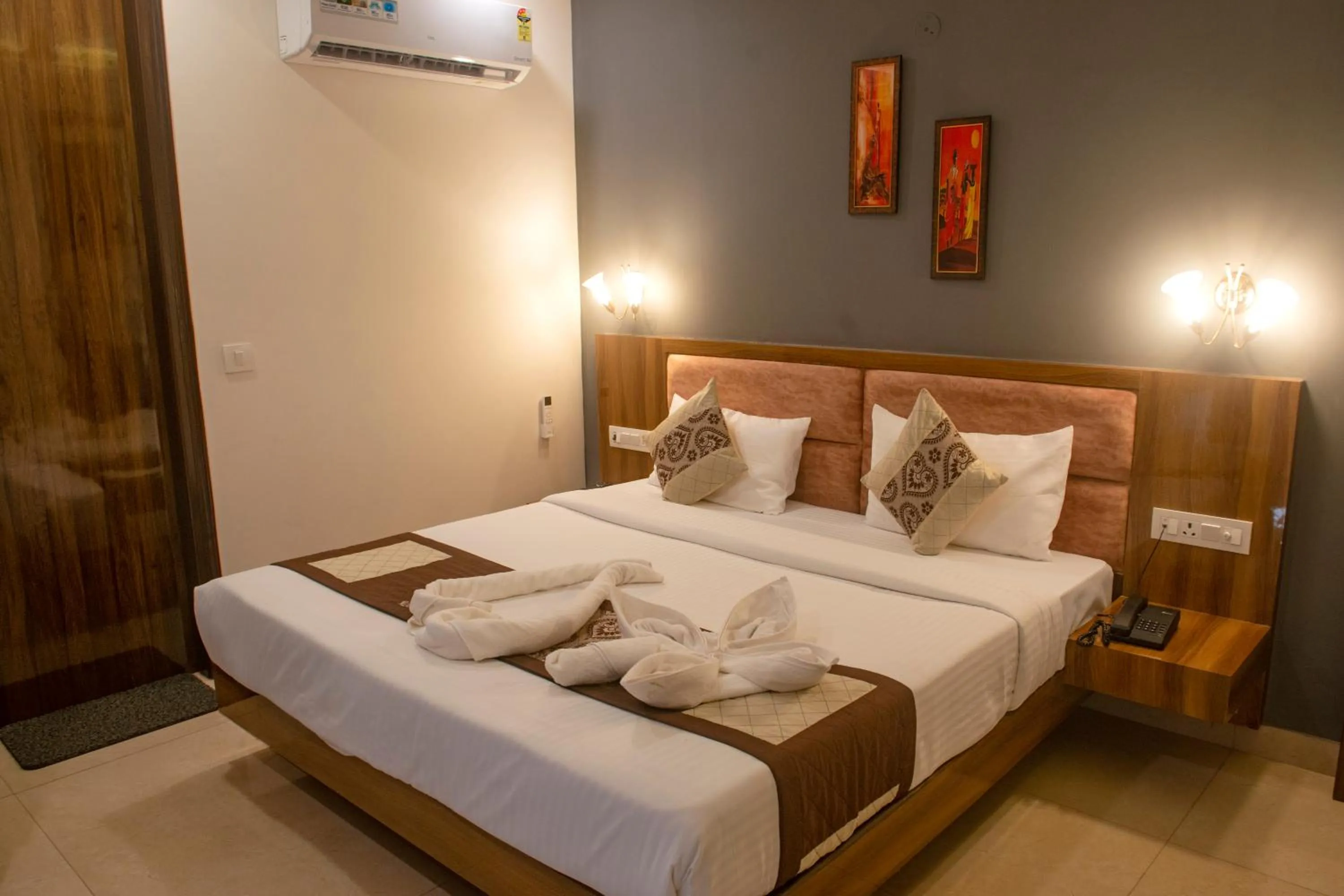 Bed in Posh Residency Artemis Hospital Road Gurgaon