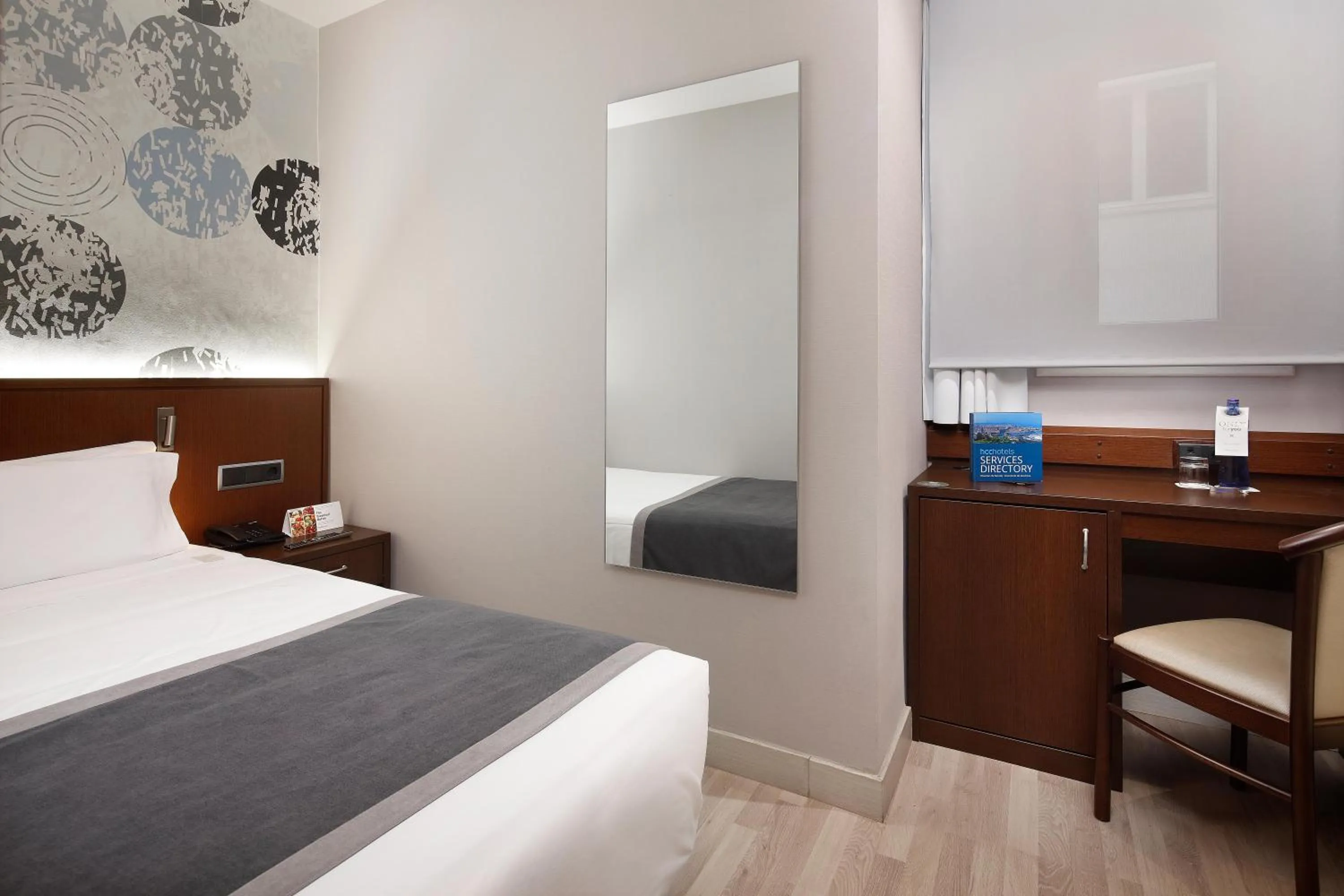 Photo of the whole room, Bed in HCC Taber