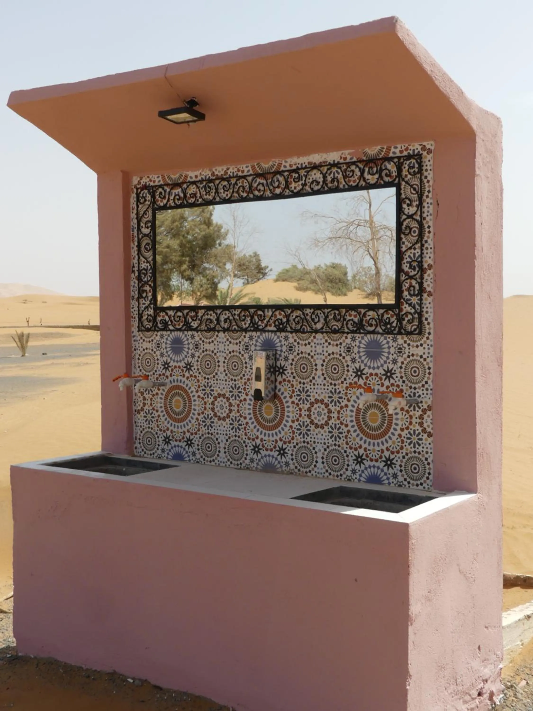 dishwasher in Les Pyramides Hotel Merzouga