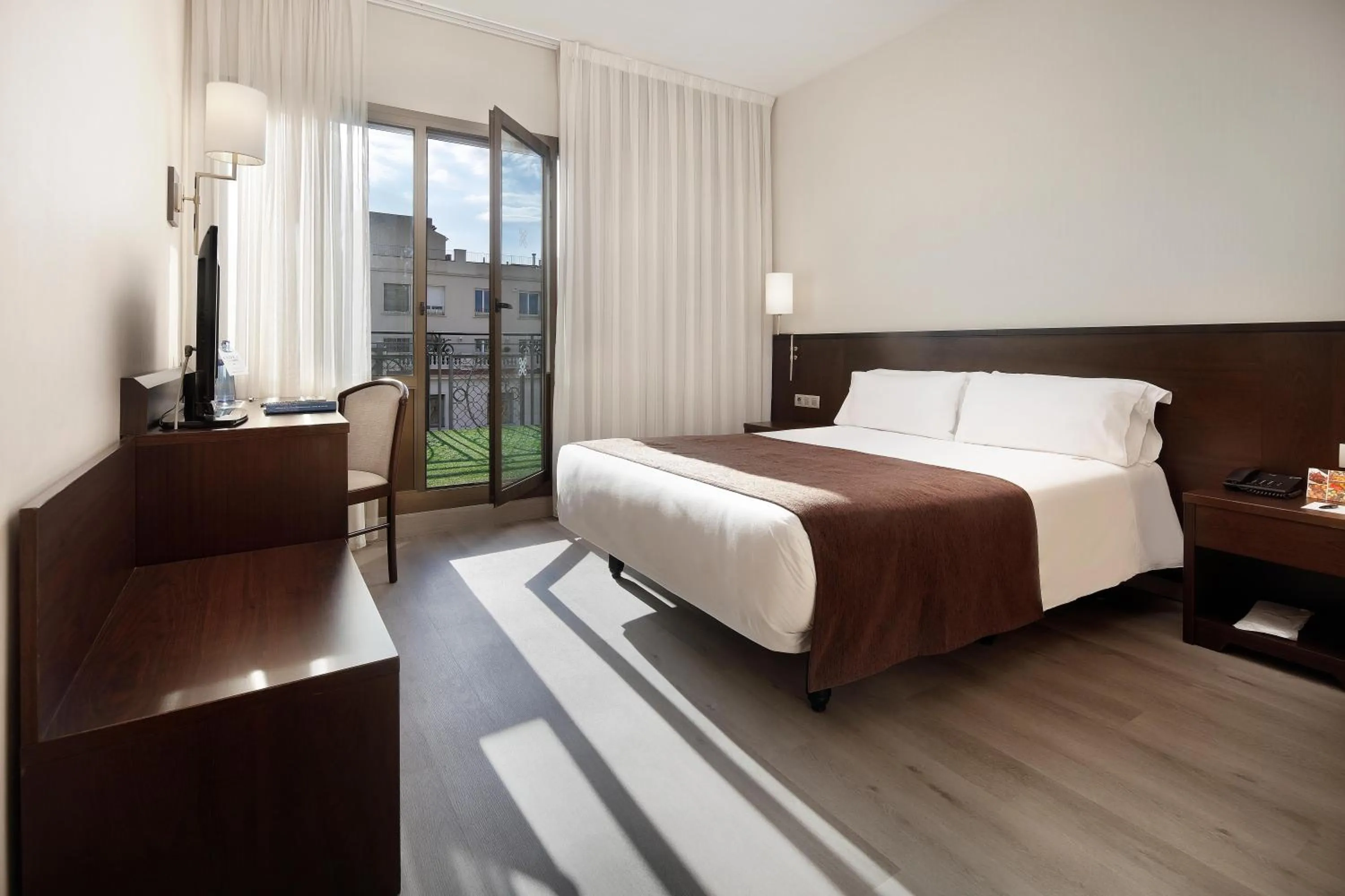 Photo of the whole room, Bed in HCC Regente