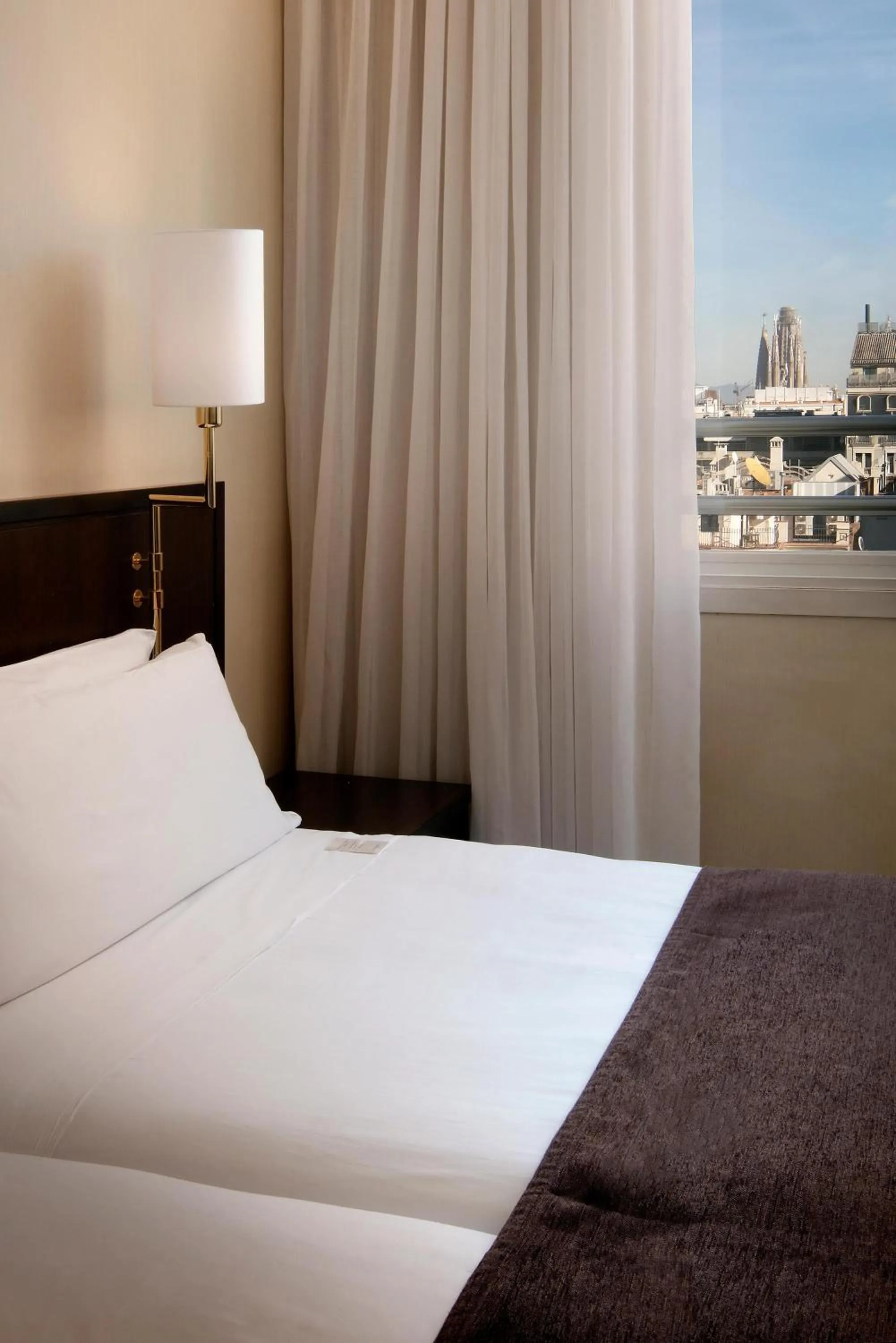 Photo of the whole room, Bed in HCC Regente