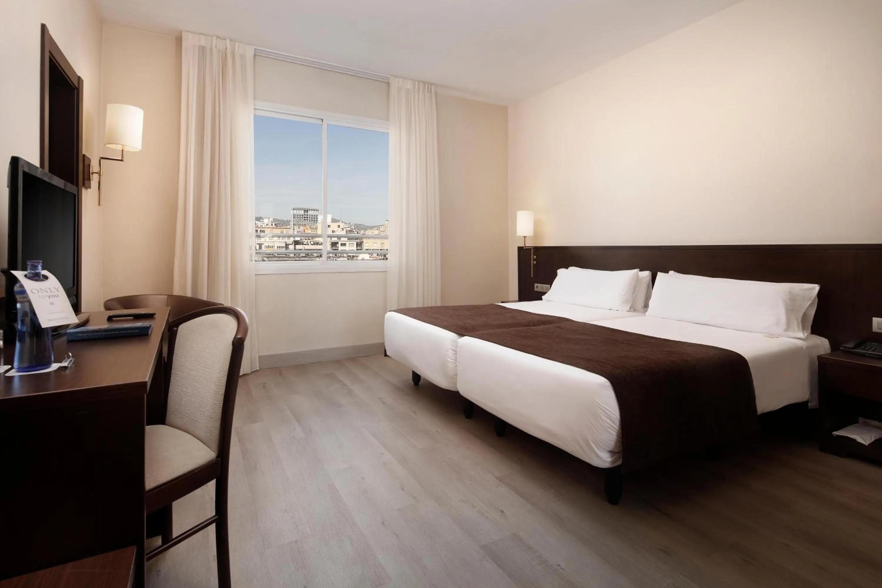 Photo of the whole room, Bed in HCC Regente