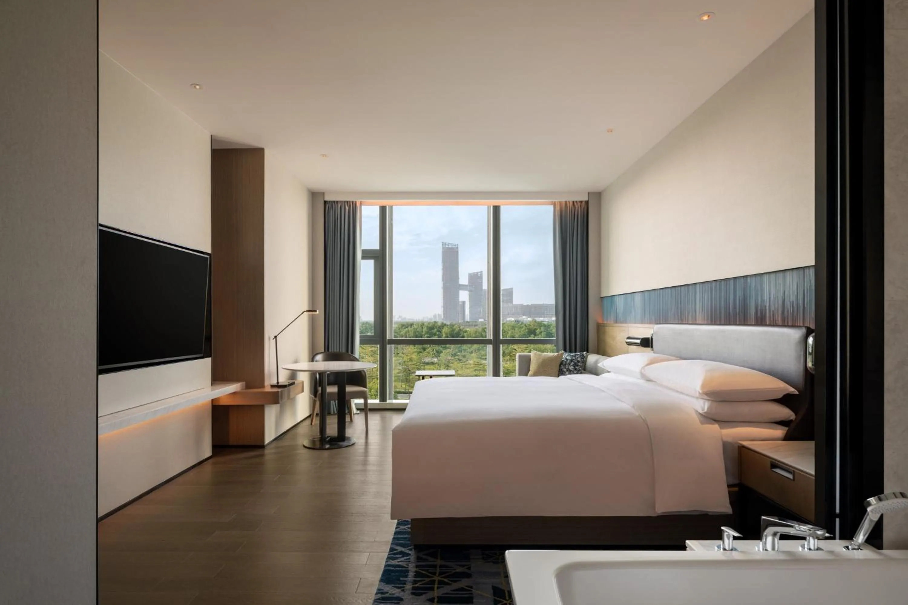 Photo of the whole room, Bed in Guangzhou Marriott Hotel Nansha