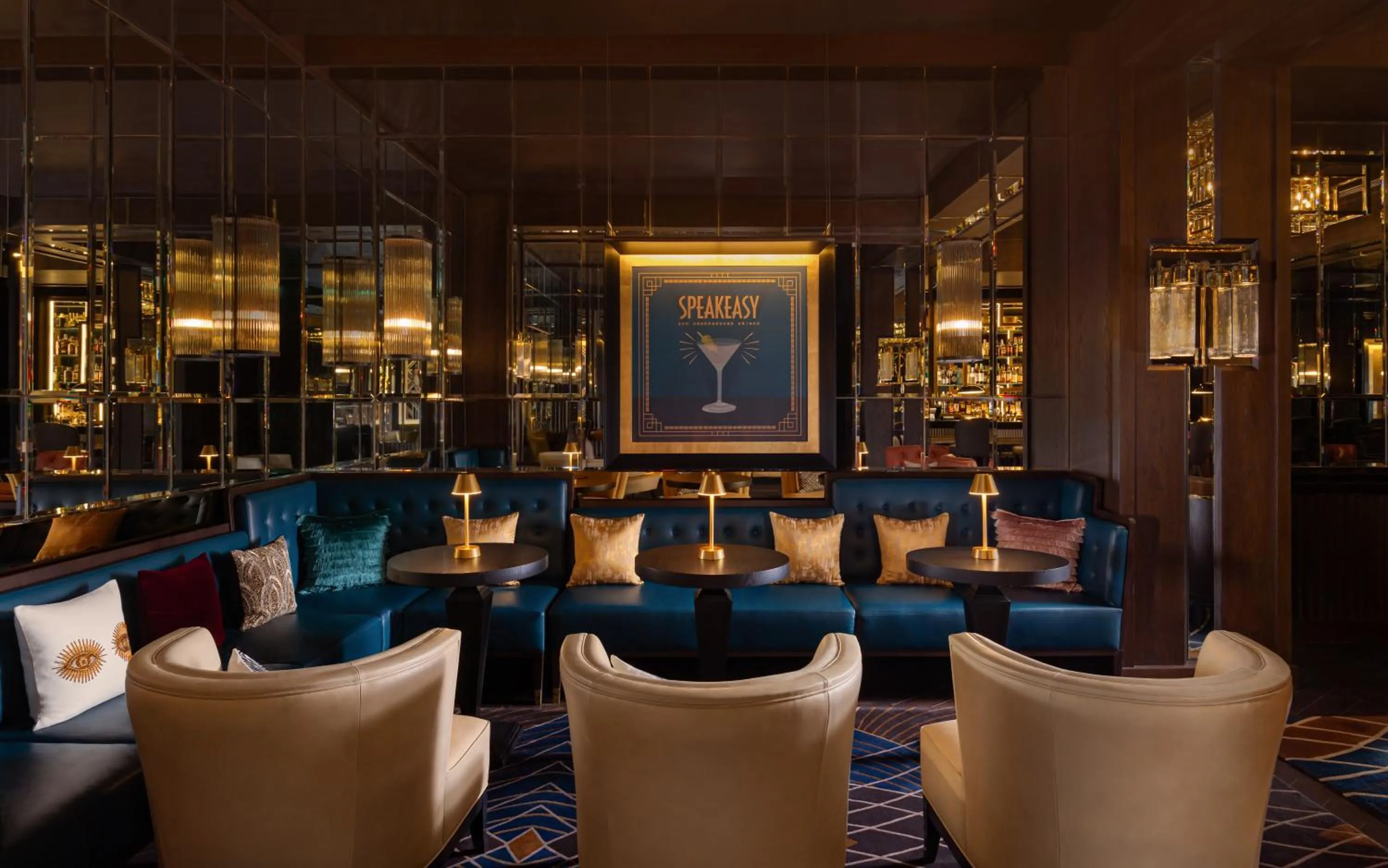 Lounge or bar in The Ritz-Carlton, Baku