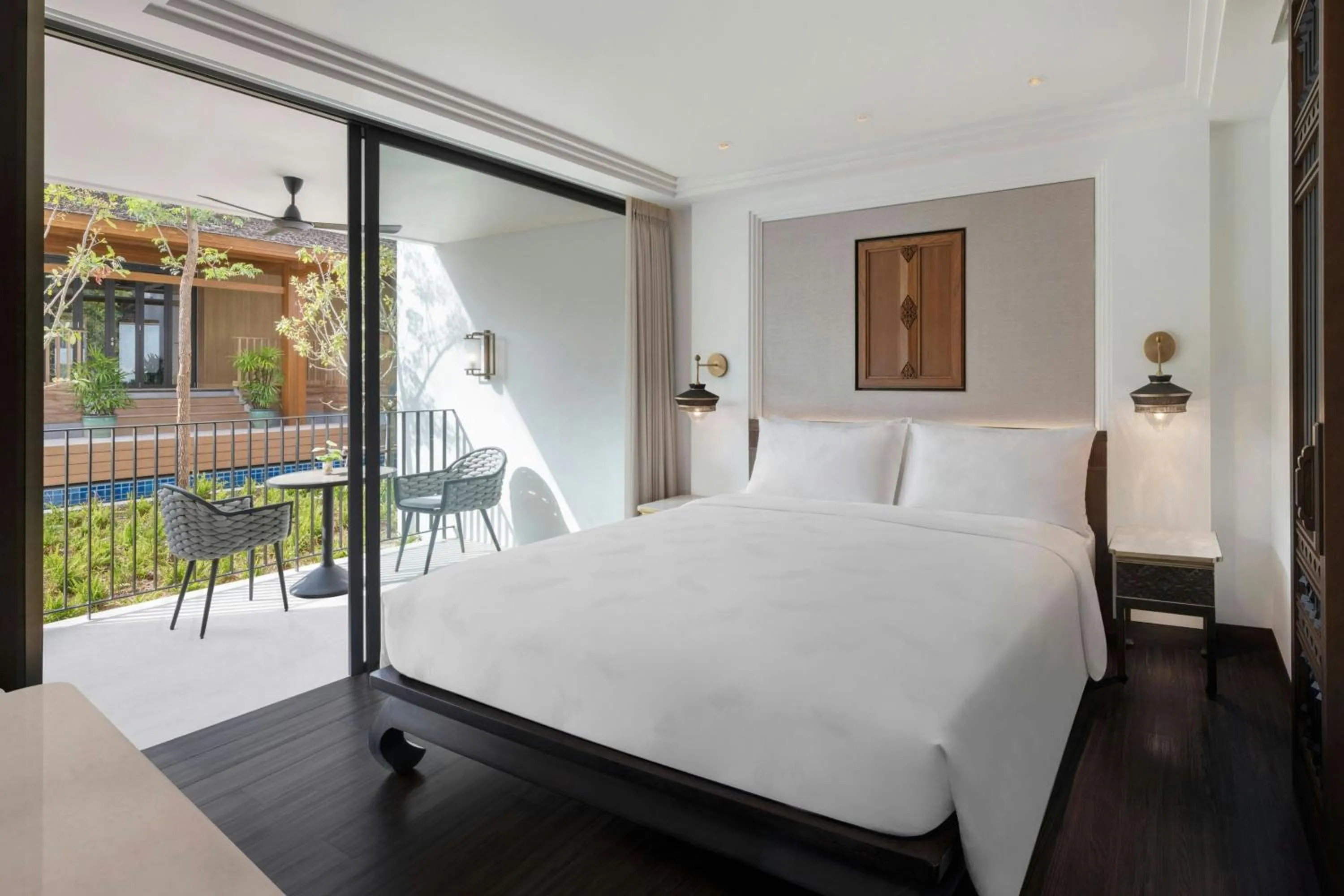 Swimming pool, Bed in Marriott Vacation Club, Khao Lak Beach Resort