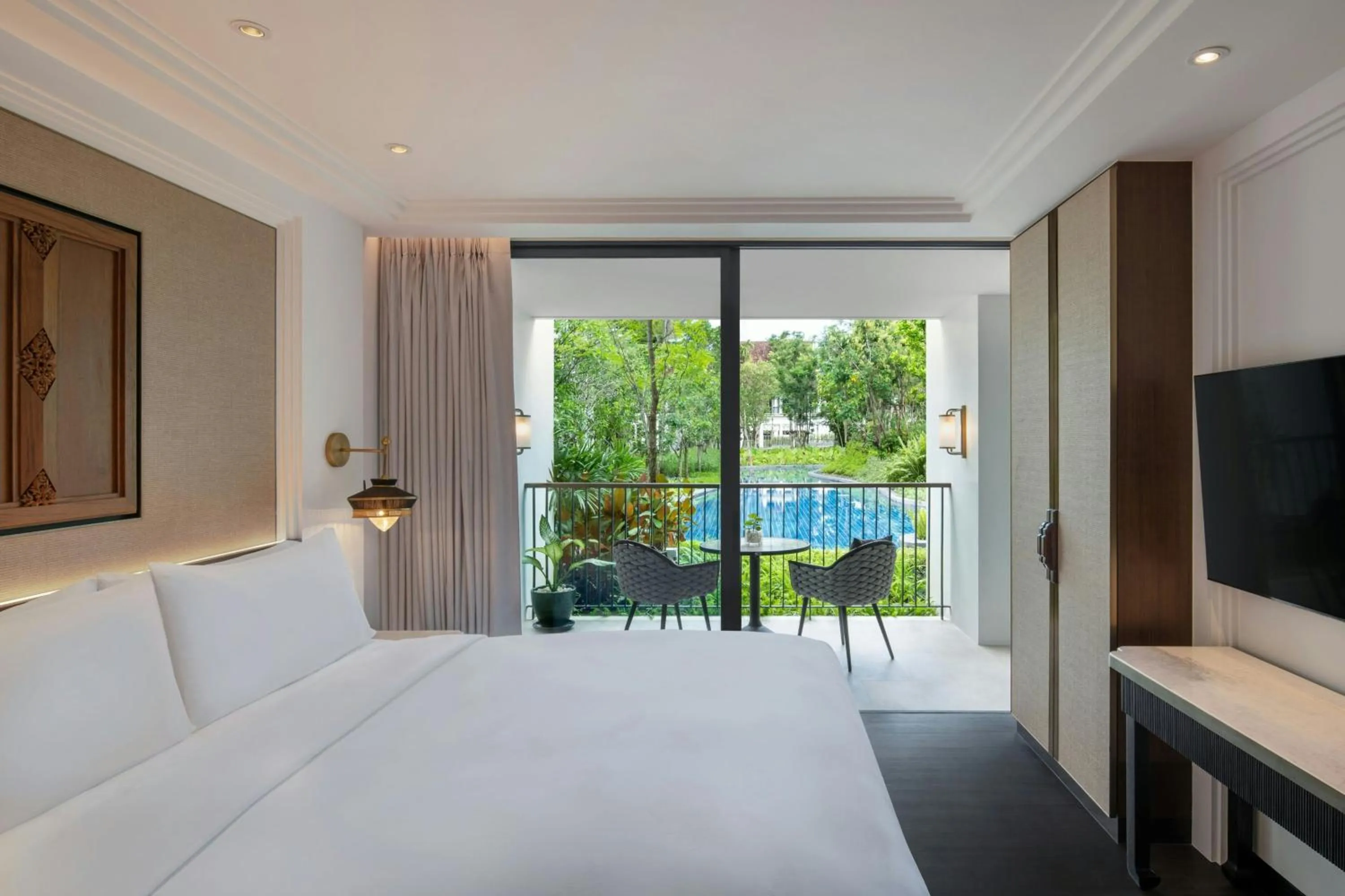 Swimming pool, Bed in Marriott Vacation Club, Khao Lak Beach Resort