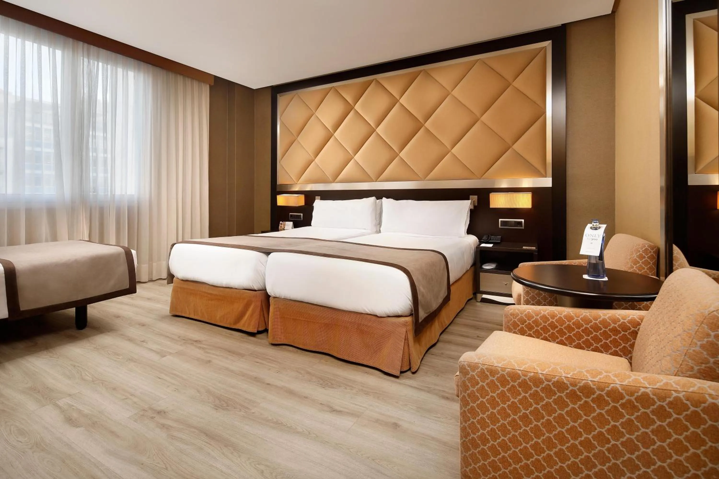 Photo of the whole room, Bed in HCC St. Moritz