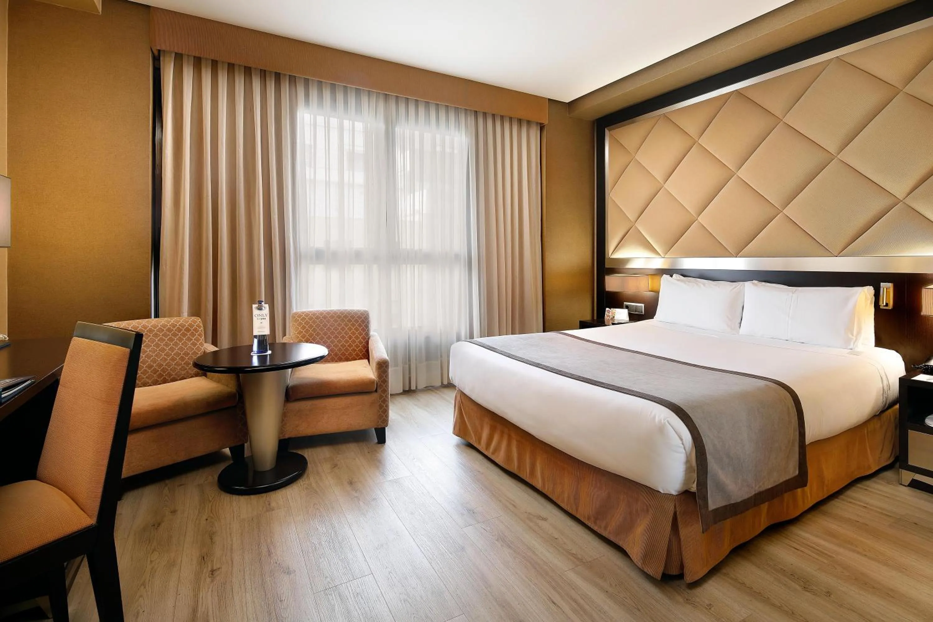 Photo of the whole room, Bed in HCC St. Moritz