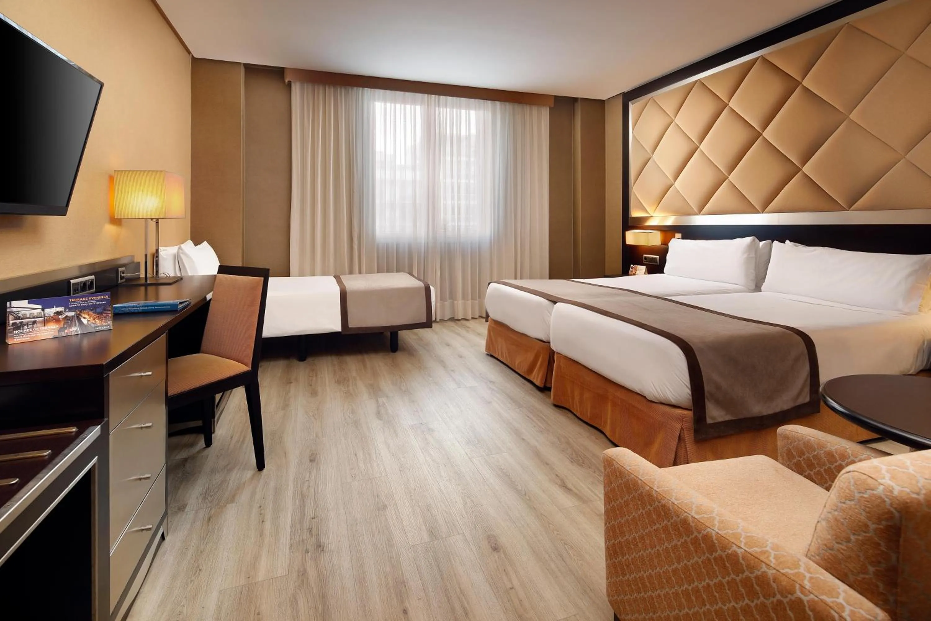 Photo of the whole room, Bed in HCC St. Moritz