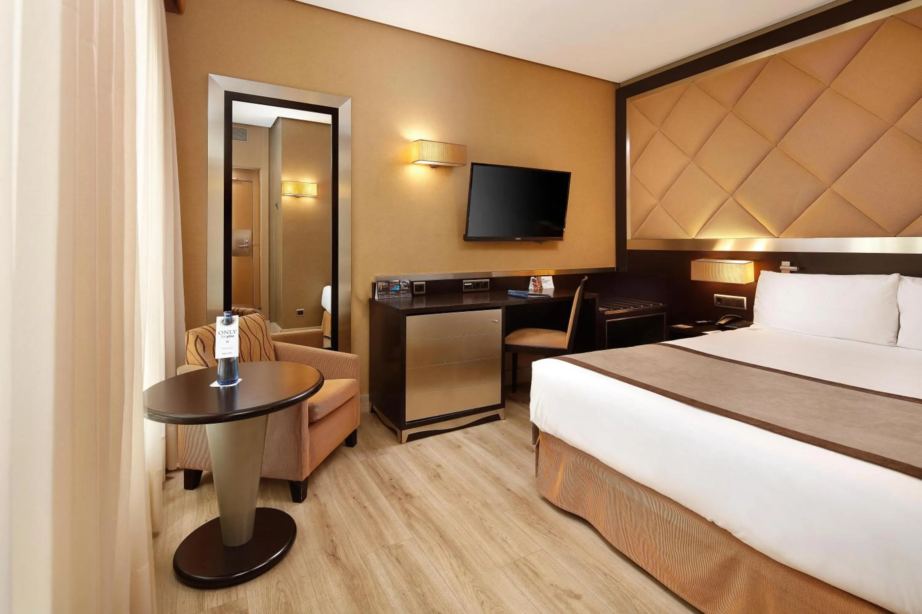 Photo of the whole room, Bed in HCC St. Moritz