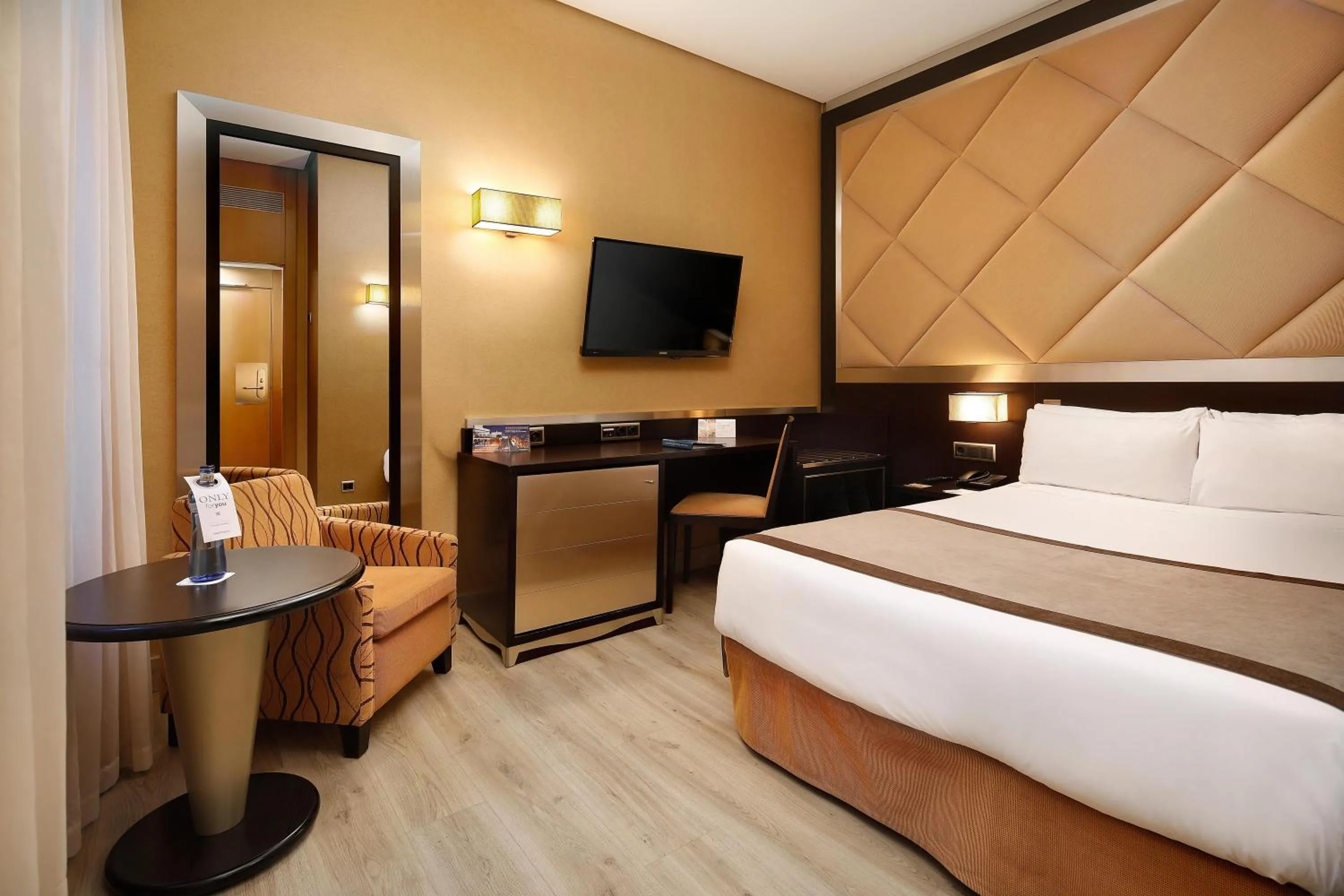 Photo of the whole room, Bed in HCC St. Moritz