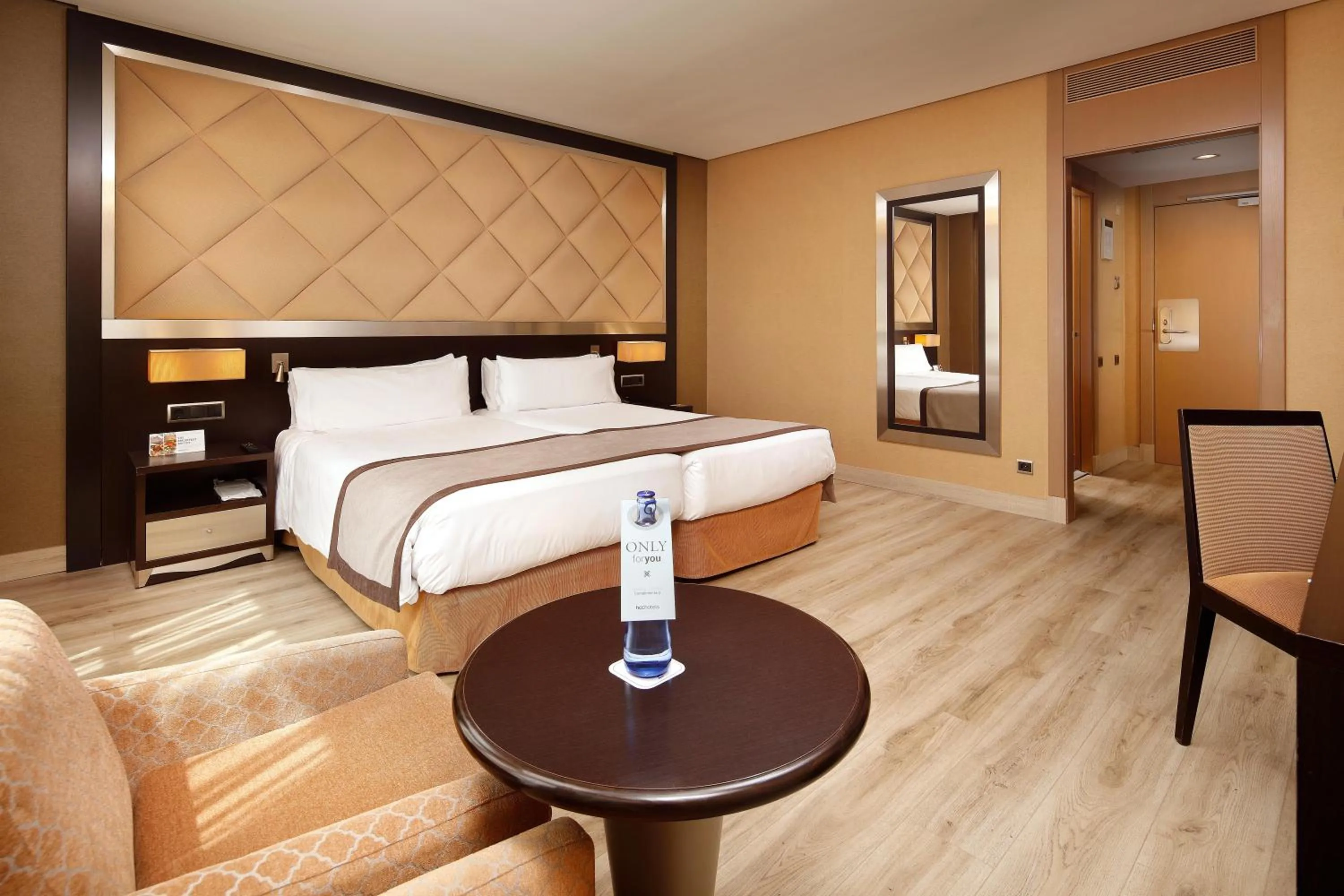 Photo of the whole room, Bed in HCC St. Moritz