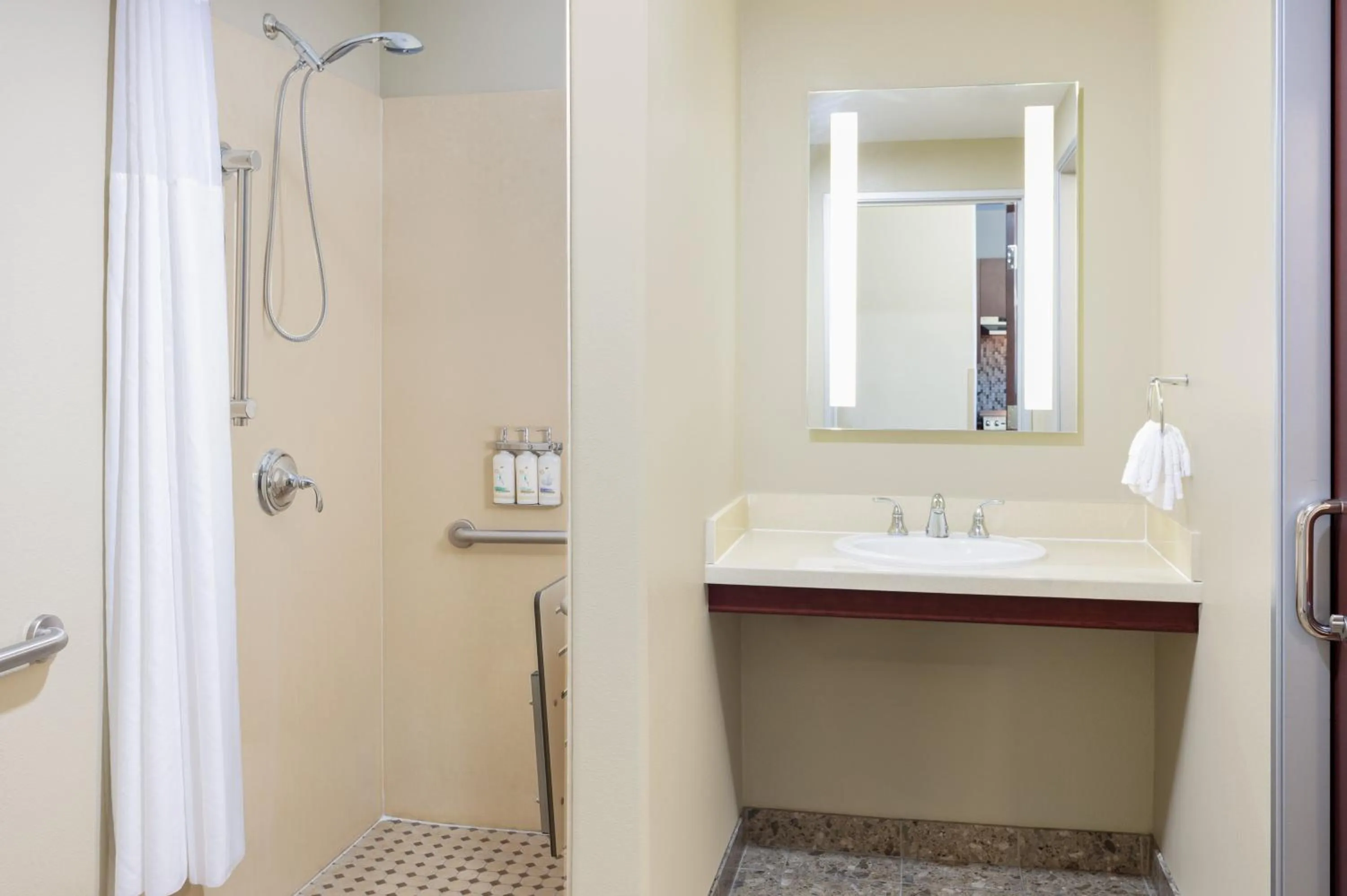 Shower in Staybridge Suites Las Vegas - Stadium District