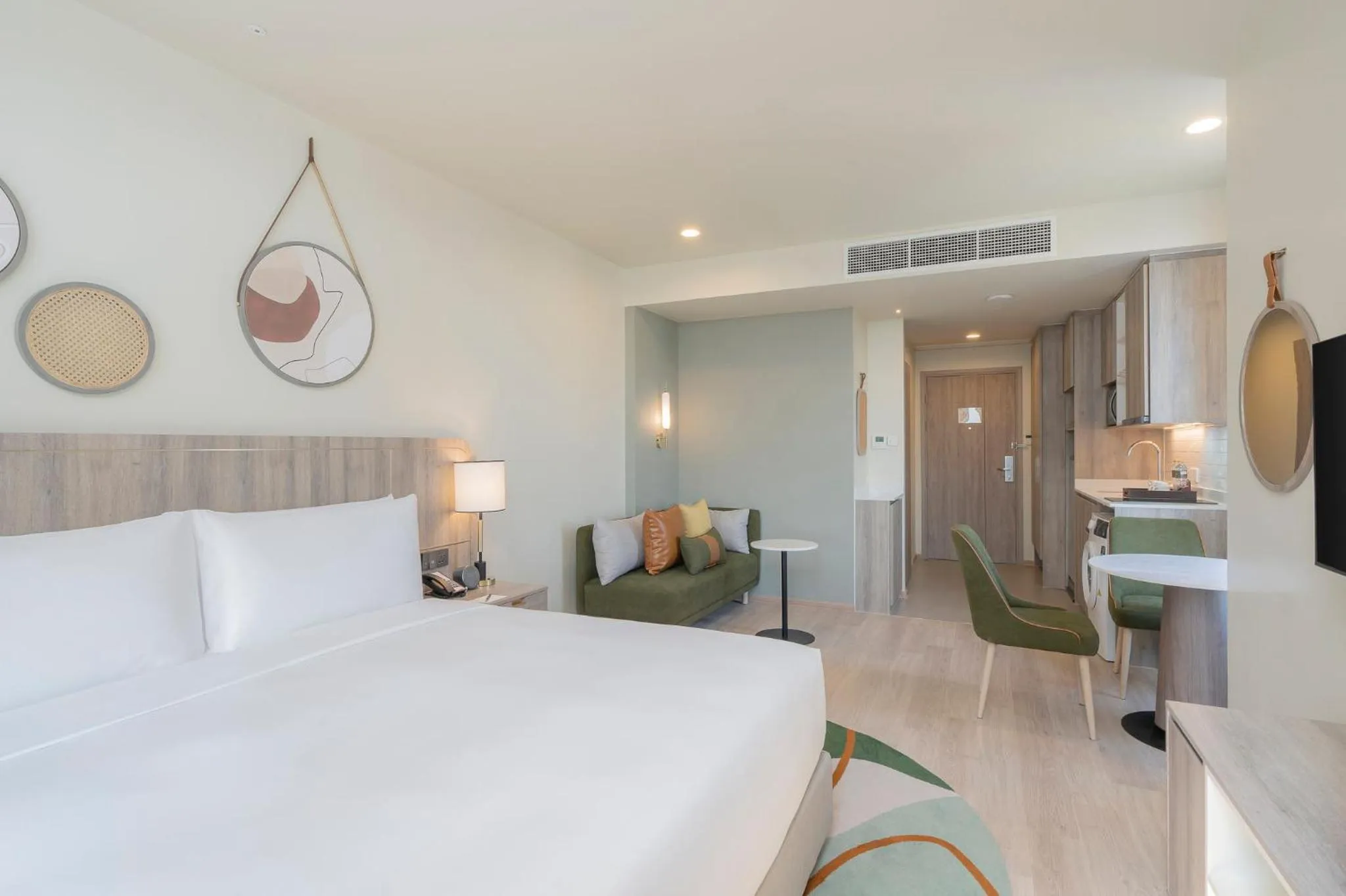 Photo of the whole room, Bed in Staybridge Suites Bangkok Sukhumvit by IHG