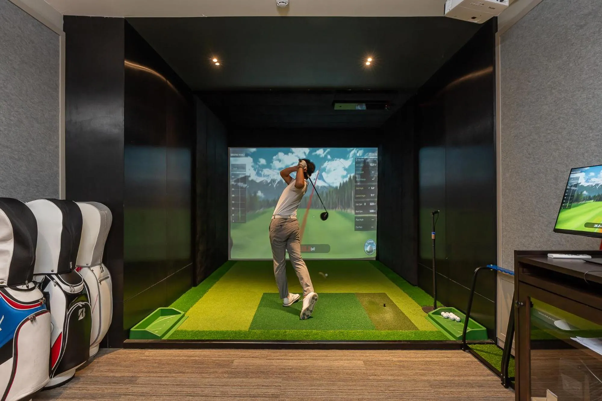 Minigolf in Staybridge Suites Bangkok Sukhumvit by IHG