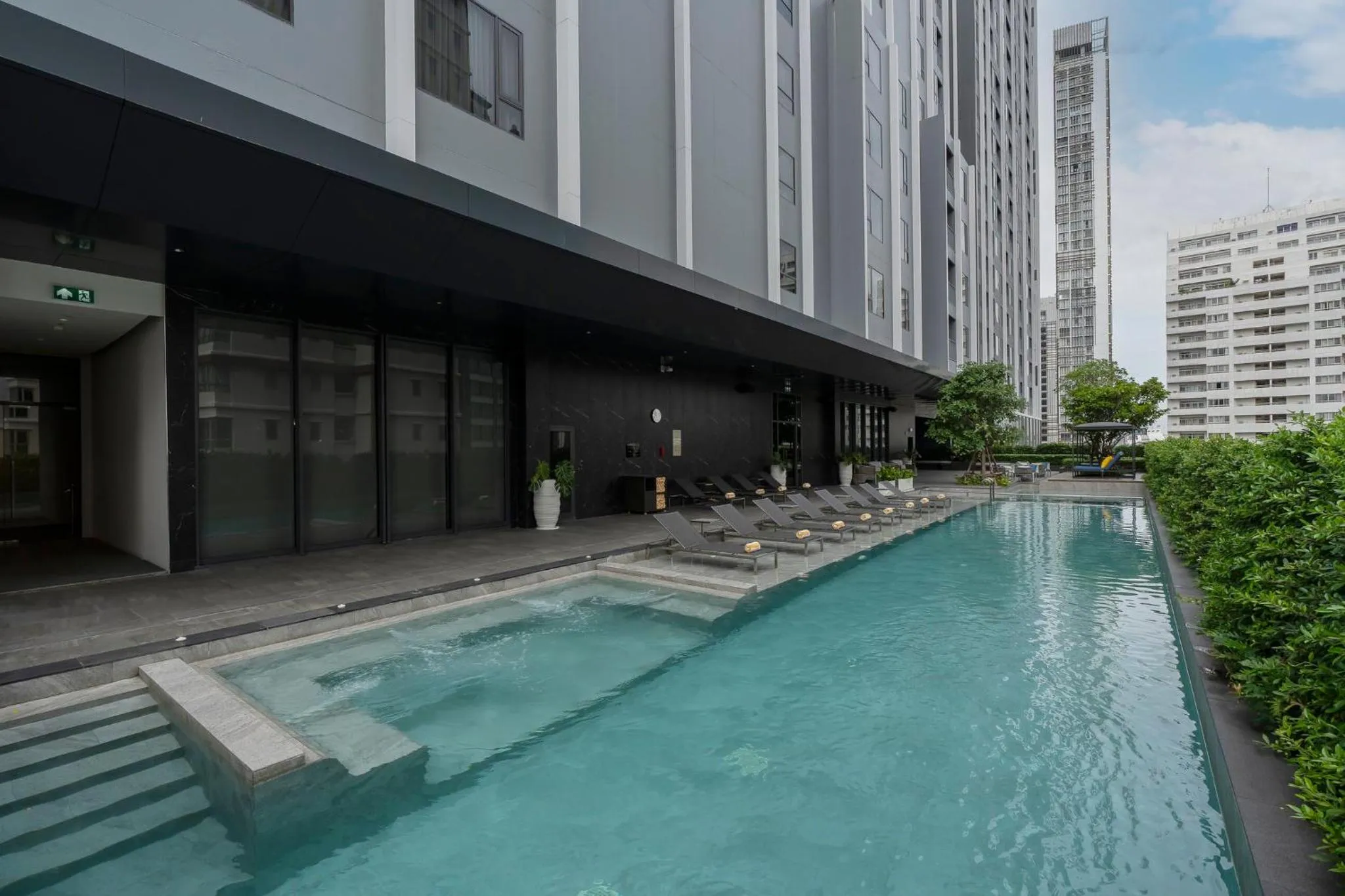 Swimming pool in Staybridge Suites Bangkok Sukhumvit by IHG