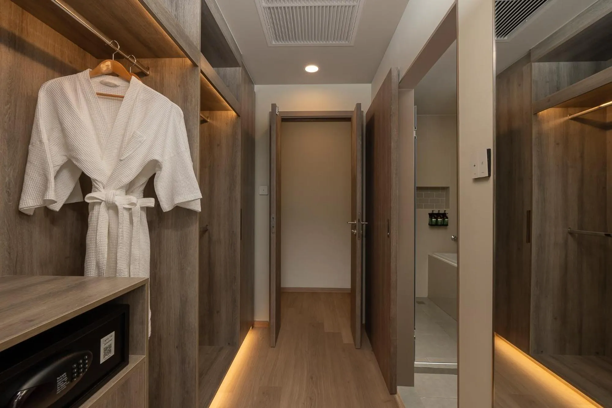 wardrobe in Staybridge Suites Bangkok Sukhumvit by IHG