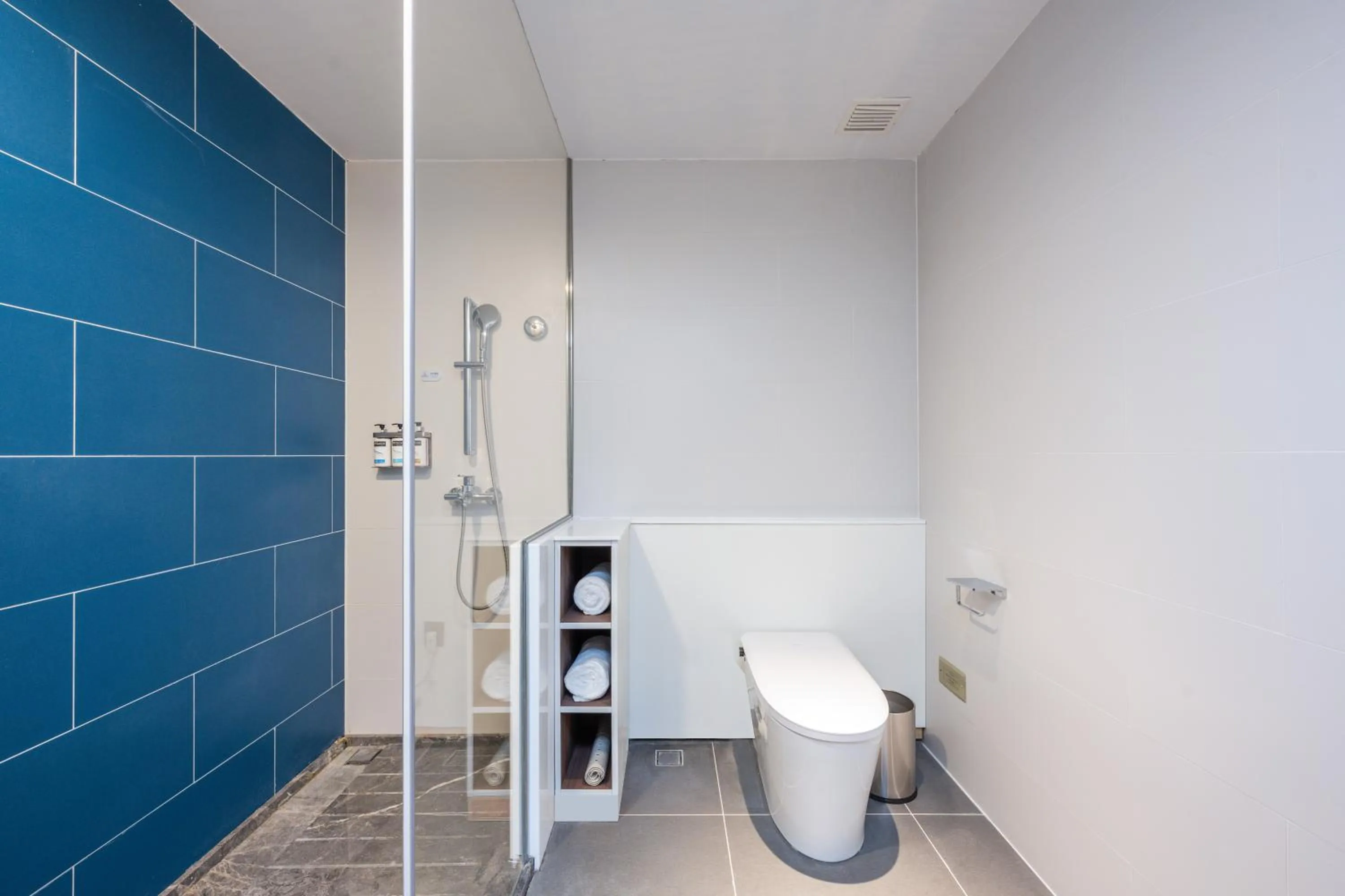 Bedroom in Holiday Inn Express Xinji City Center by IHG