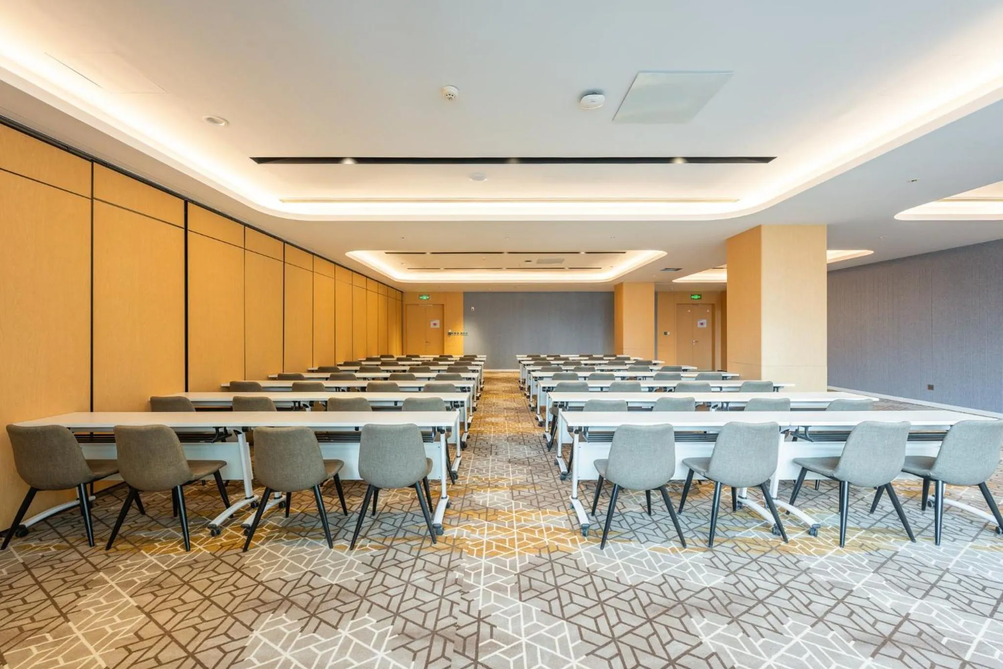 Meeting/conference room in Holiday Inn Express Xinji City Center by IHG