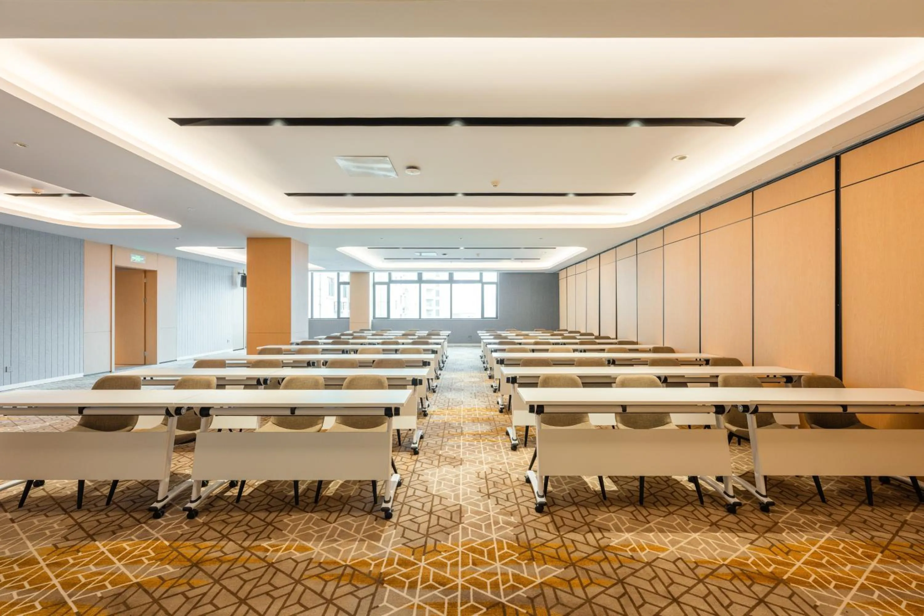 Meeting/conference room in Holiday Inn Express Xinji City Center by IHG