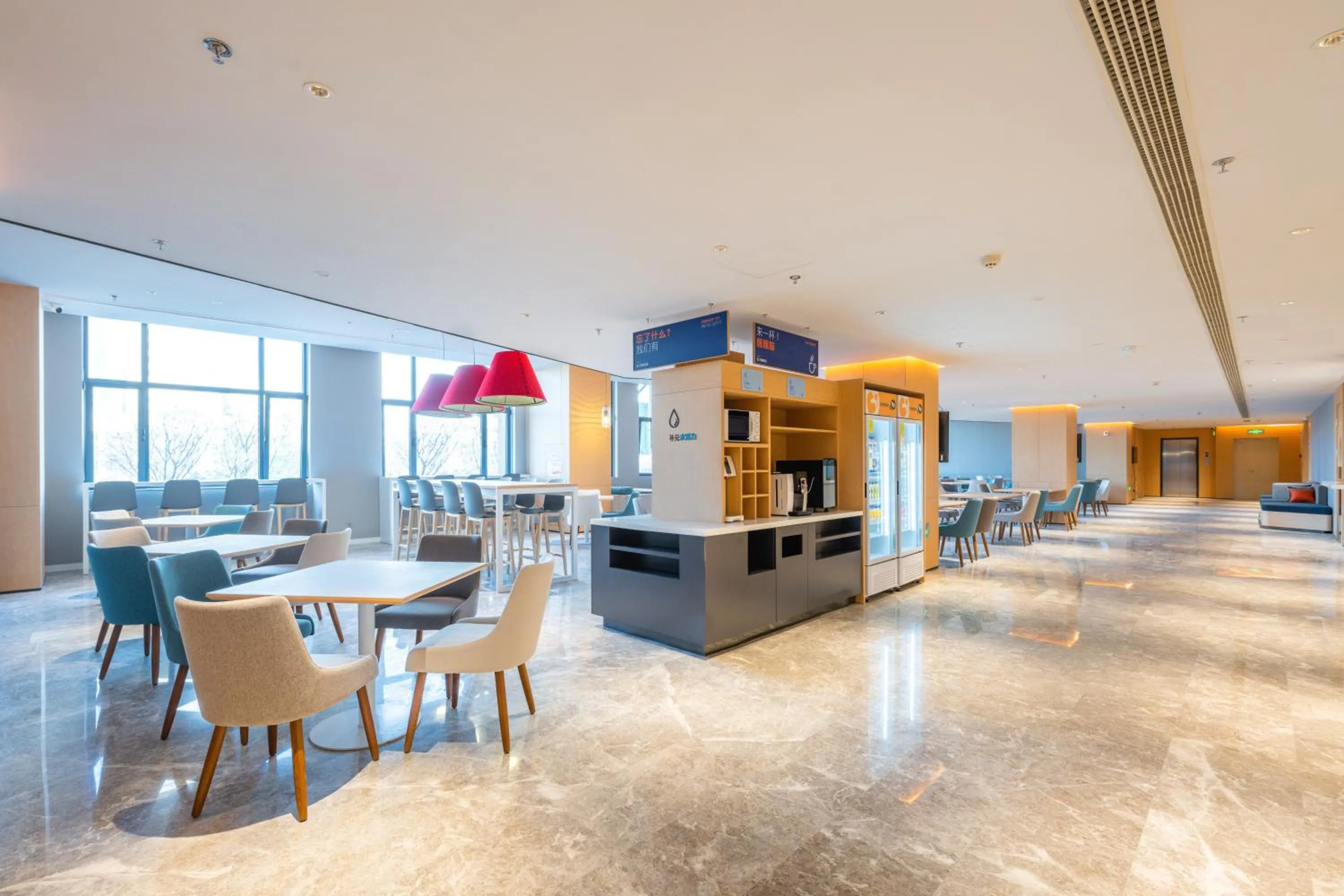 Restaurant/places to eat in Holiday Inn Express Xinji City Center by IHG