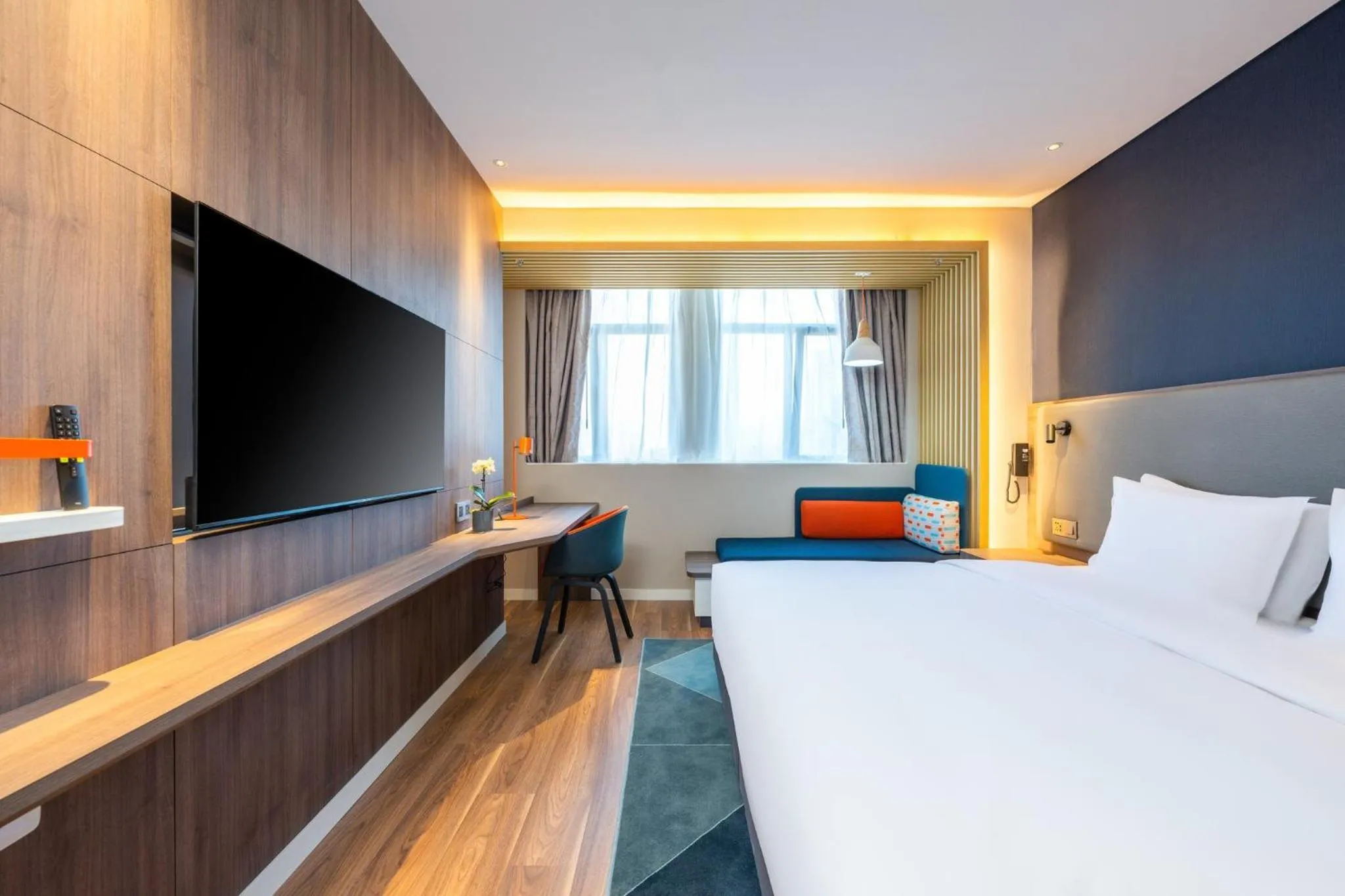 Photo of the whole room, Bed in Holiday Inn Express Xinji City Center by IHG