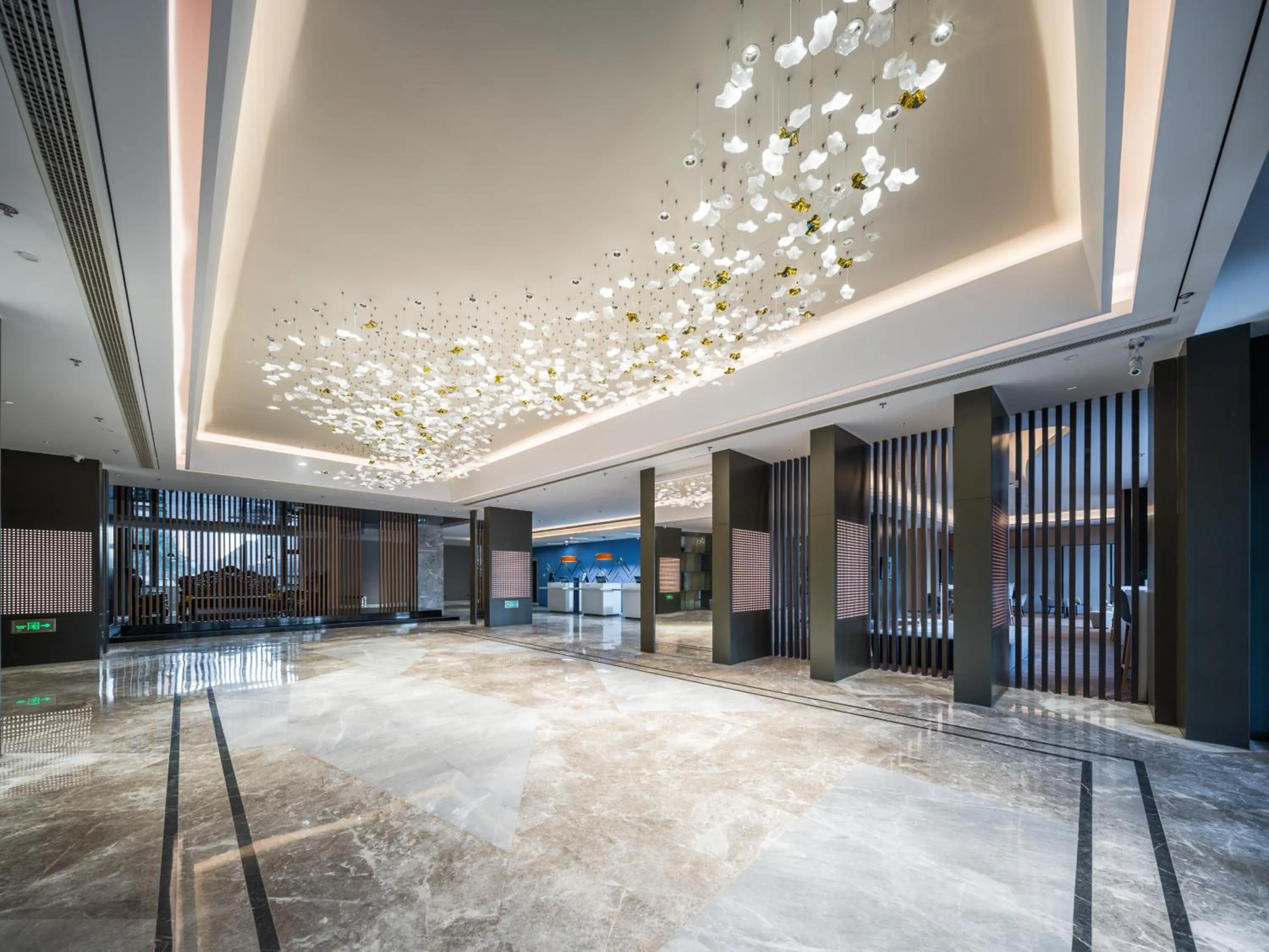Lobby or reception in Holiday Inn Express Xinji City Center by IHG