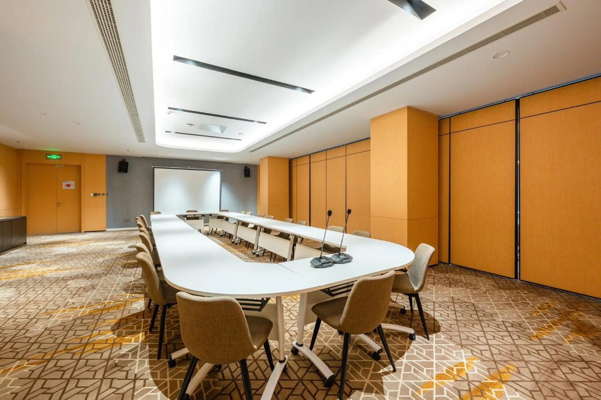 Meeting/conference room in Holiday Inn Express Xinji City Center by IHG