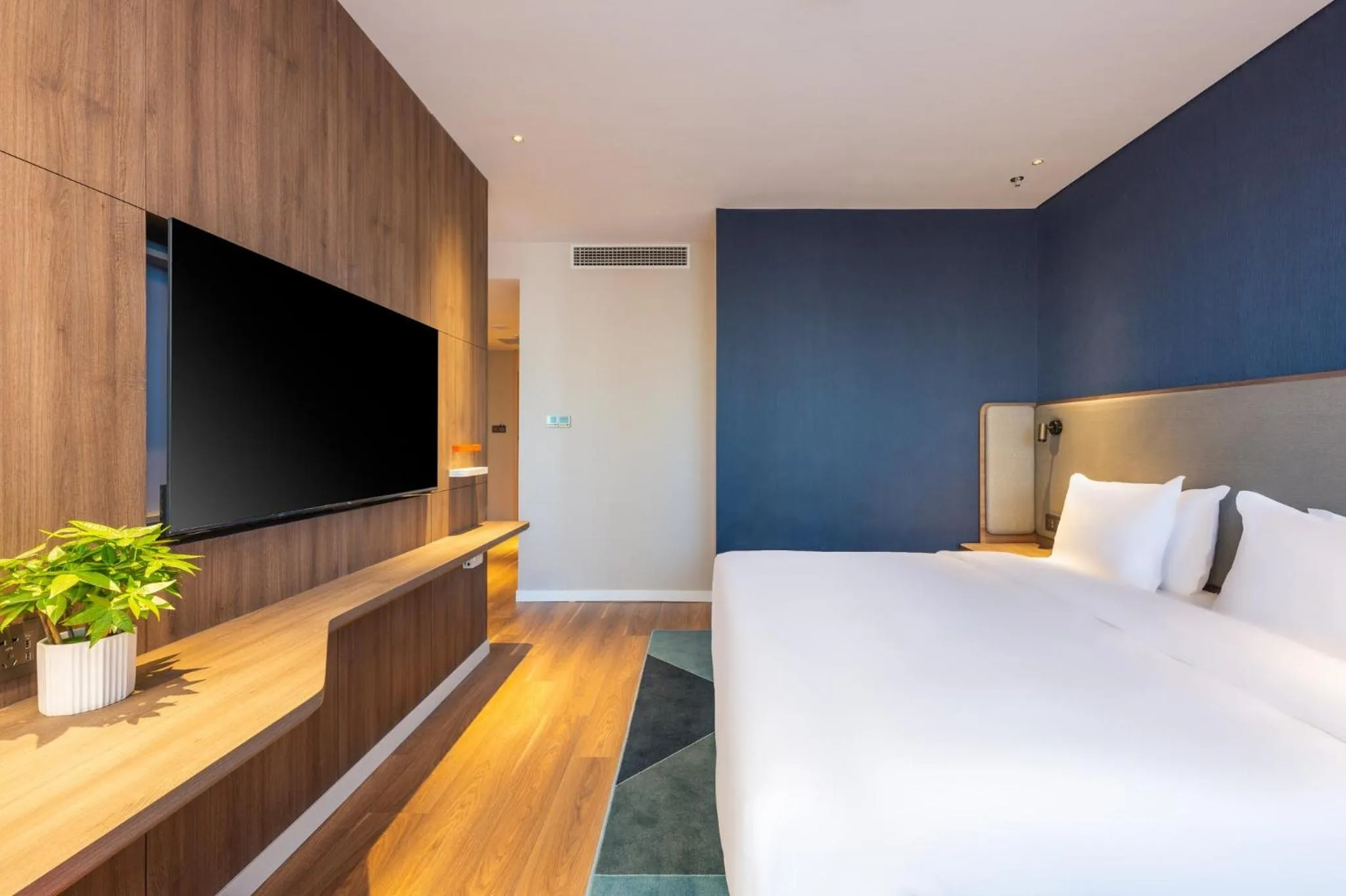 Bedroom, Bed in Holiday Inn Express Xinji City Center by IHG
