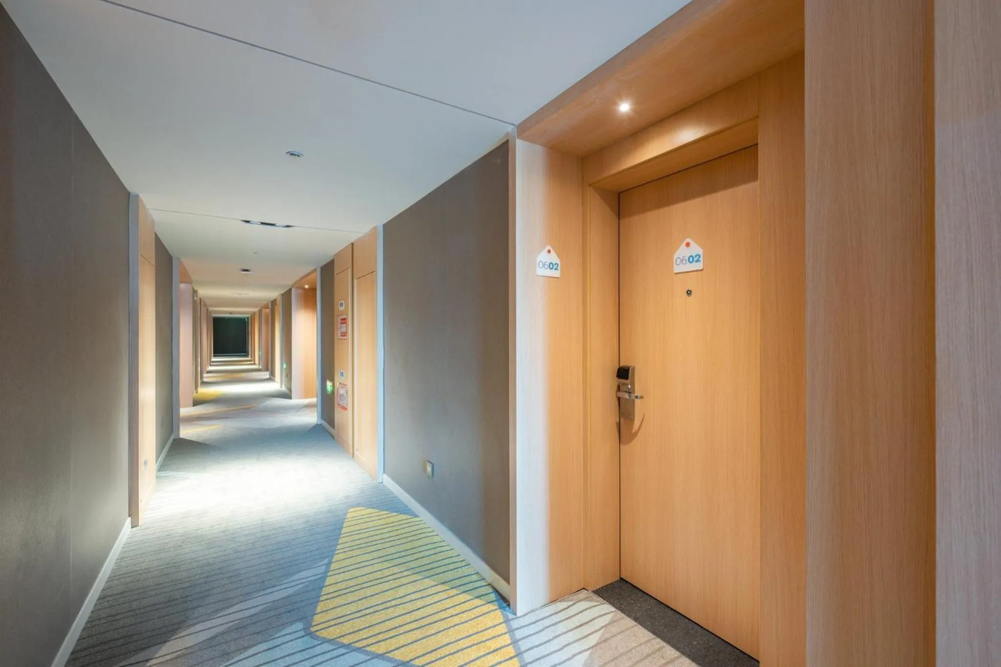 Lobby or reception in Holiday Inn Express Xinji City Center by IHG