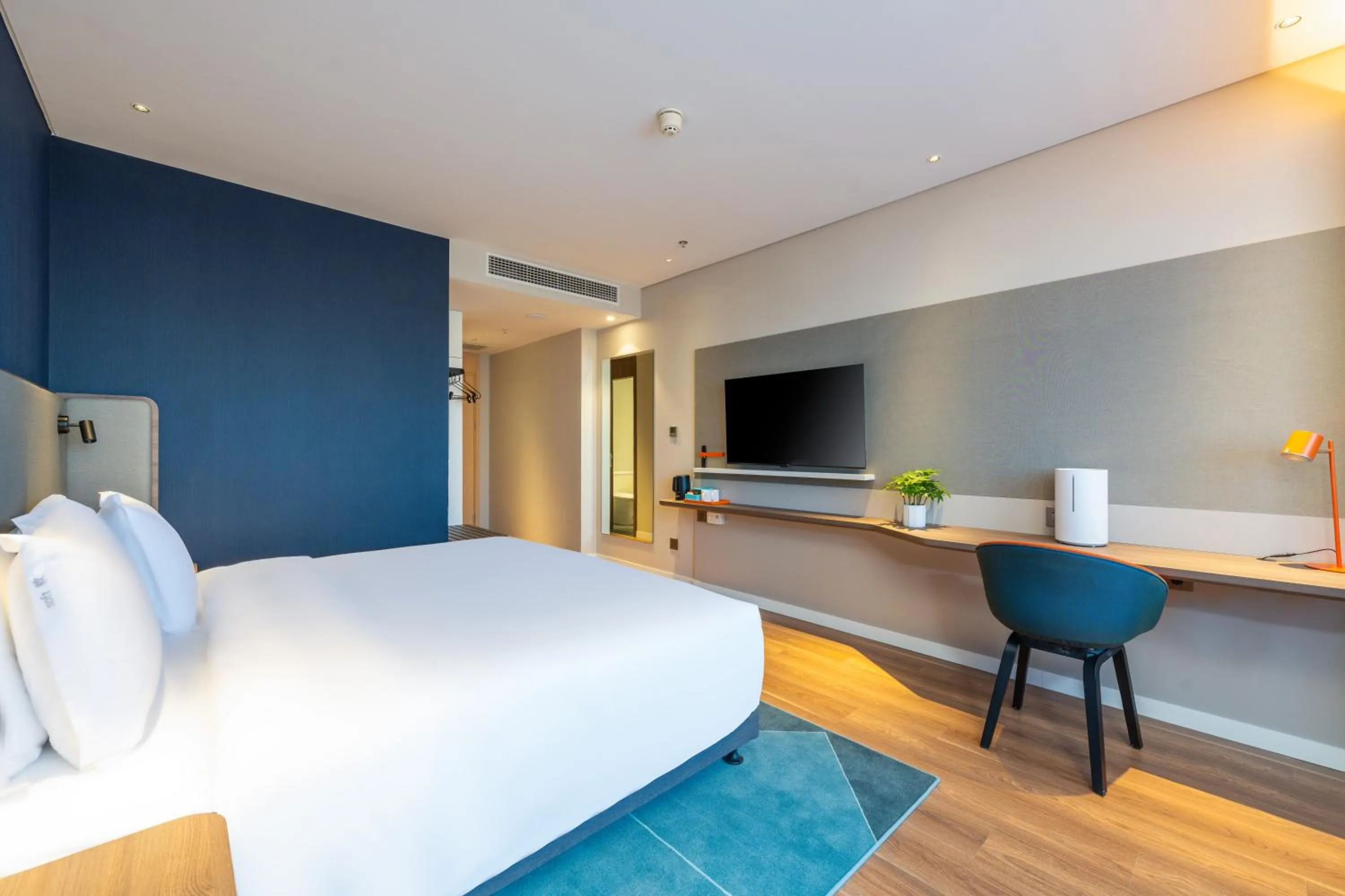 Bedroom, Bed in Holiday Inn Express Xinji City Center by IHG