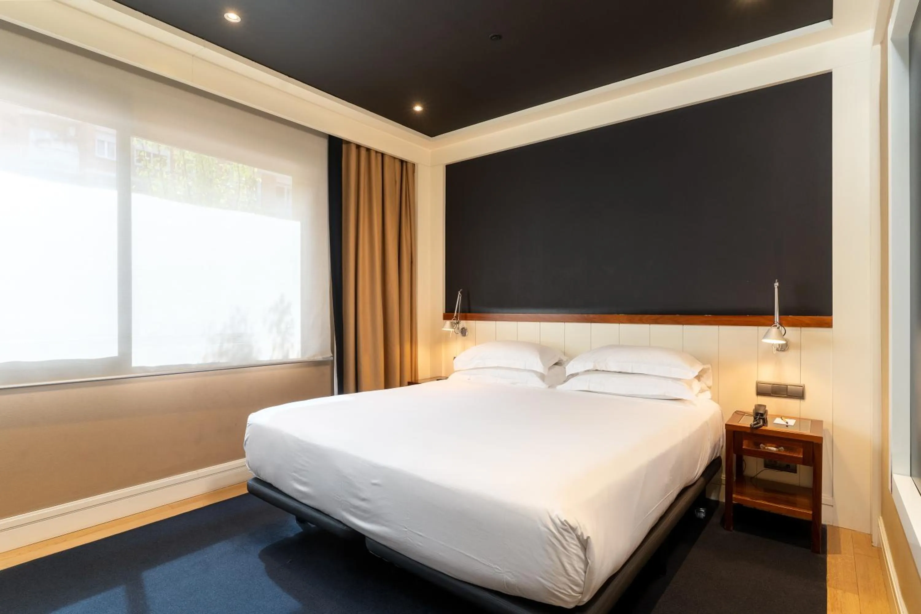 Photo of the whole room, Bed in U232 Hotel