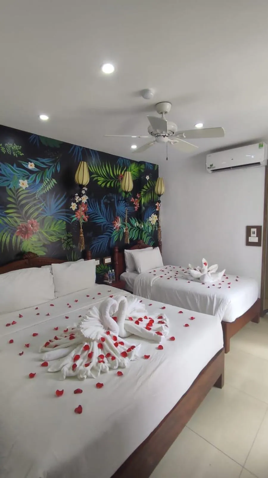 Bedroom, Bed in Ancient Lane Hotel