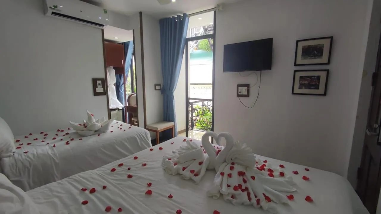 Bedroom, Bed in Ancient Lane Hotel