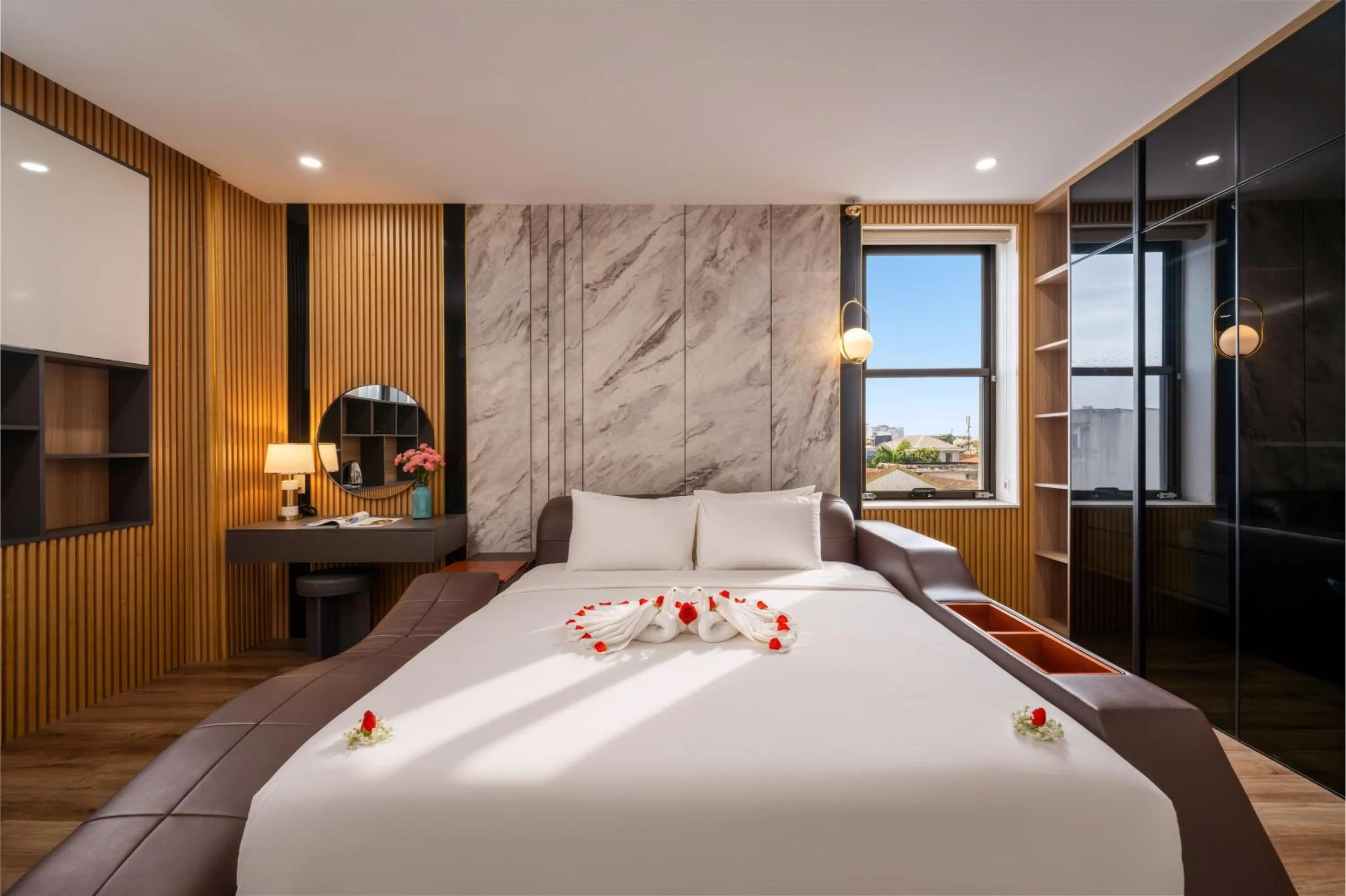 Bedroom, Bed in KLY Hotel