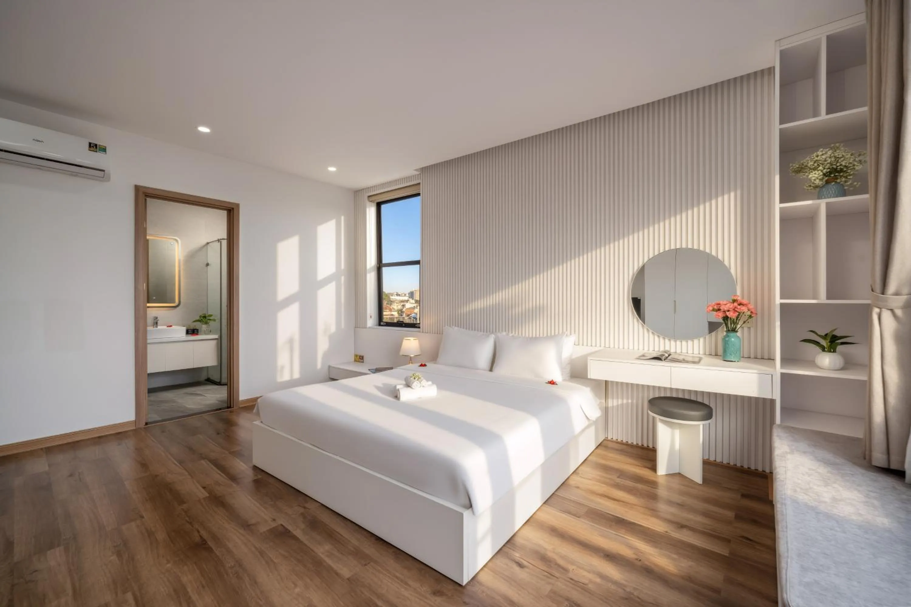 Photo of the whole room, Bed in KLY Hotel