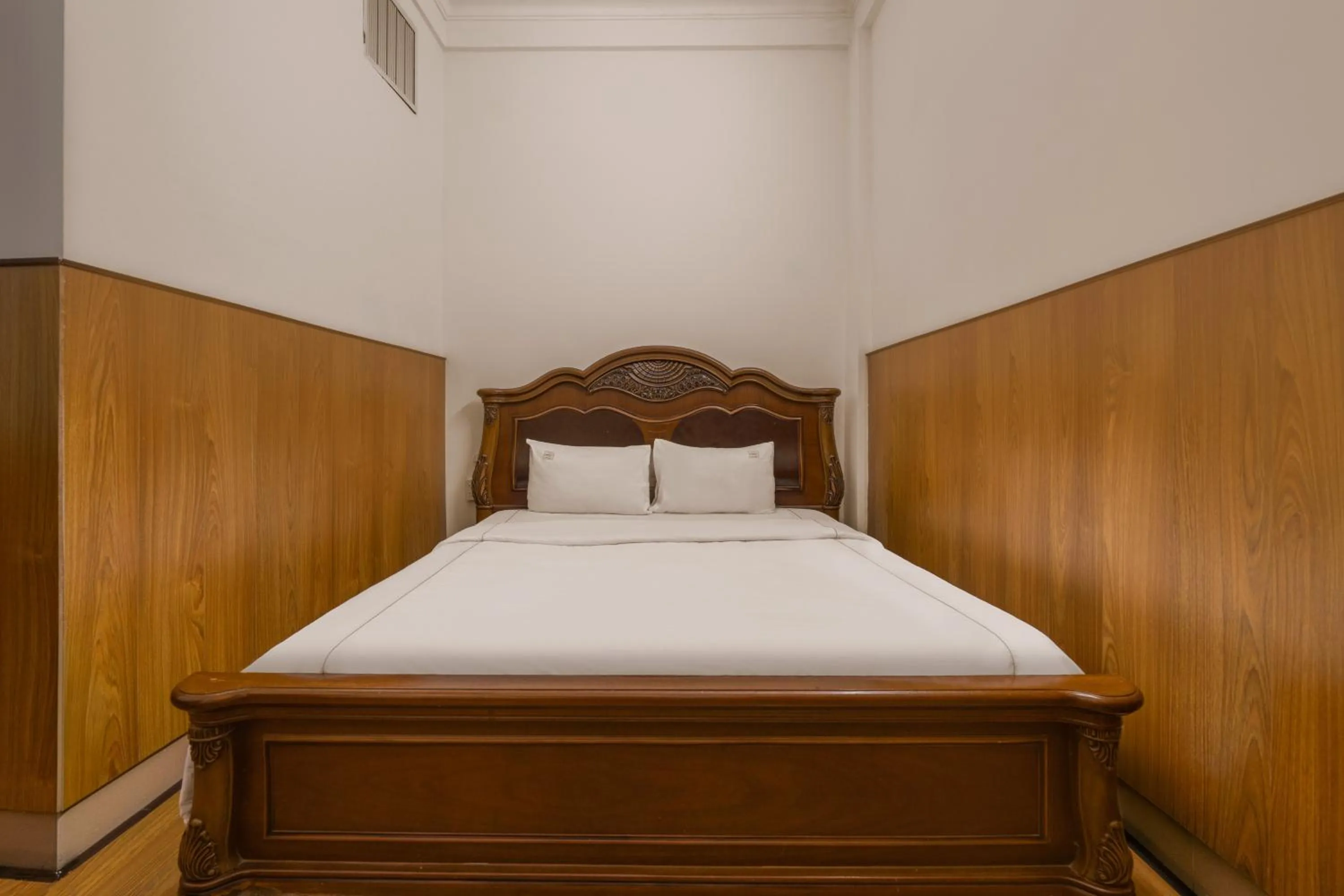 Bedroom, Bed in KLY Hotel